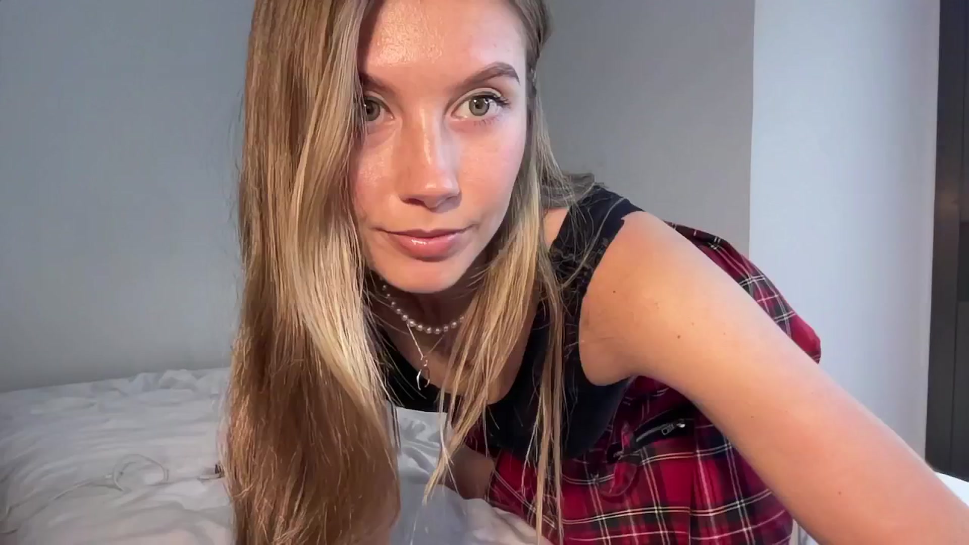 Gallery image thumbnail from JasSurfGirl's myfreecams stream on, 06/15/2024, 06:11 image 13 of 20