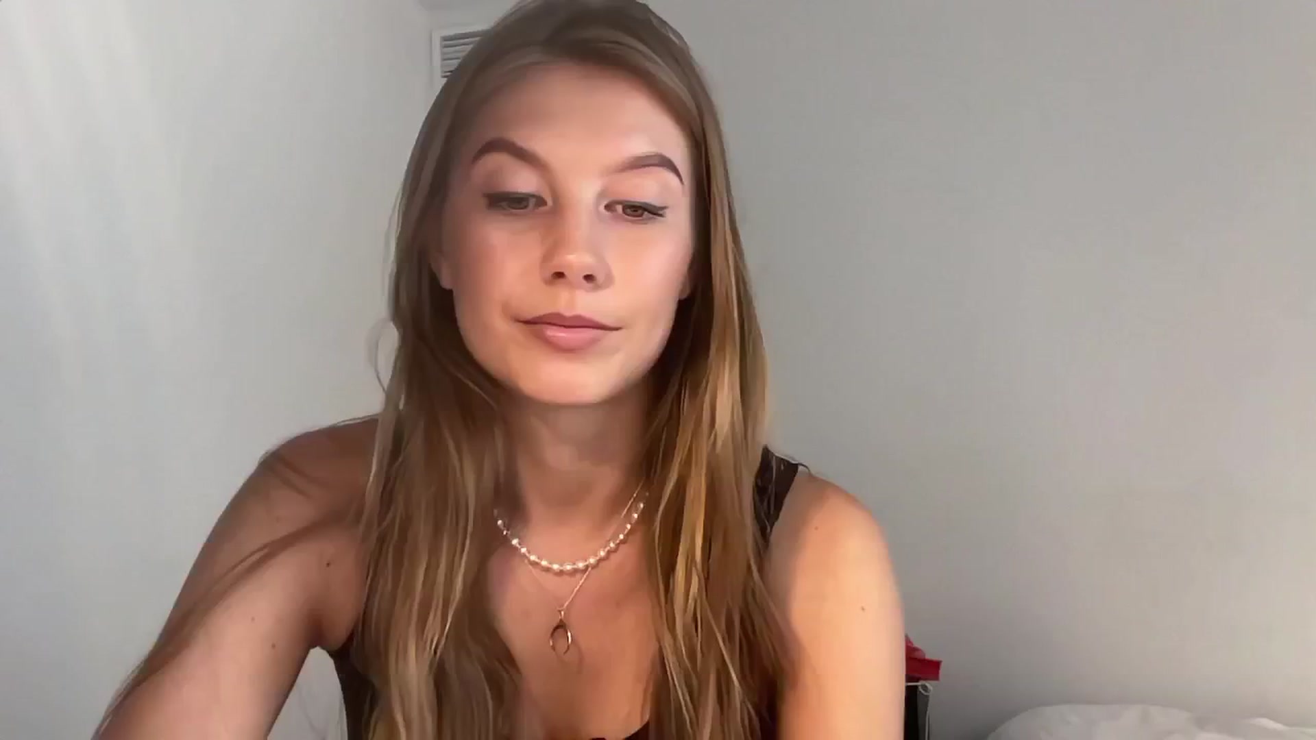 Gallery image thumbnail from JasSurfGirl's myfreecams stream on, 06/15/2024, 07:15 image 15 of 20