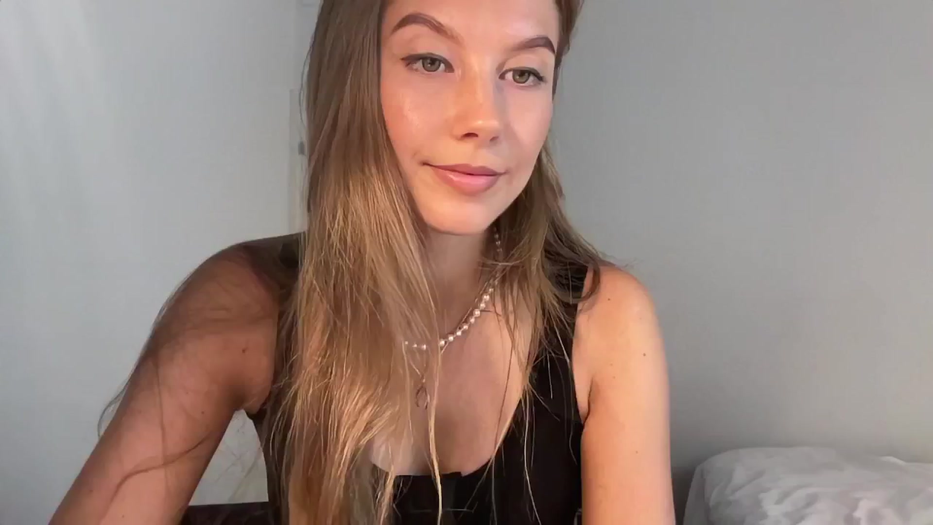 Gallery image thumbnail from JasSurfGirl's myfreecams stream on, 06/15/2024, 07:15 image 3 of 20