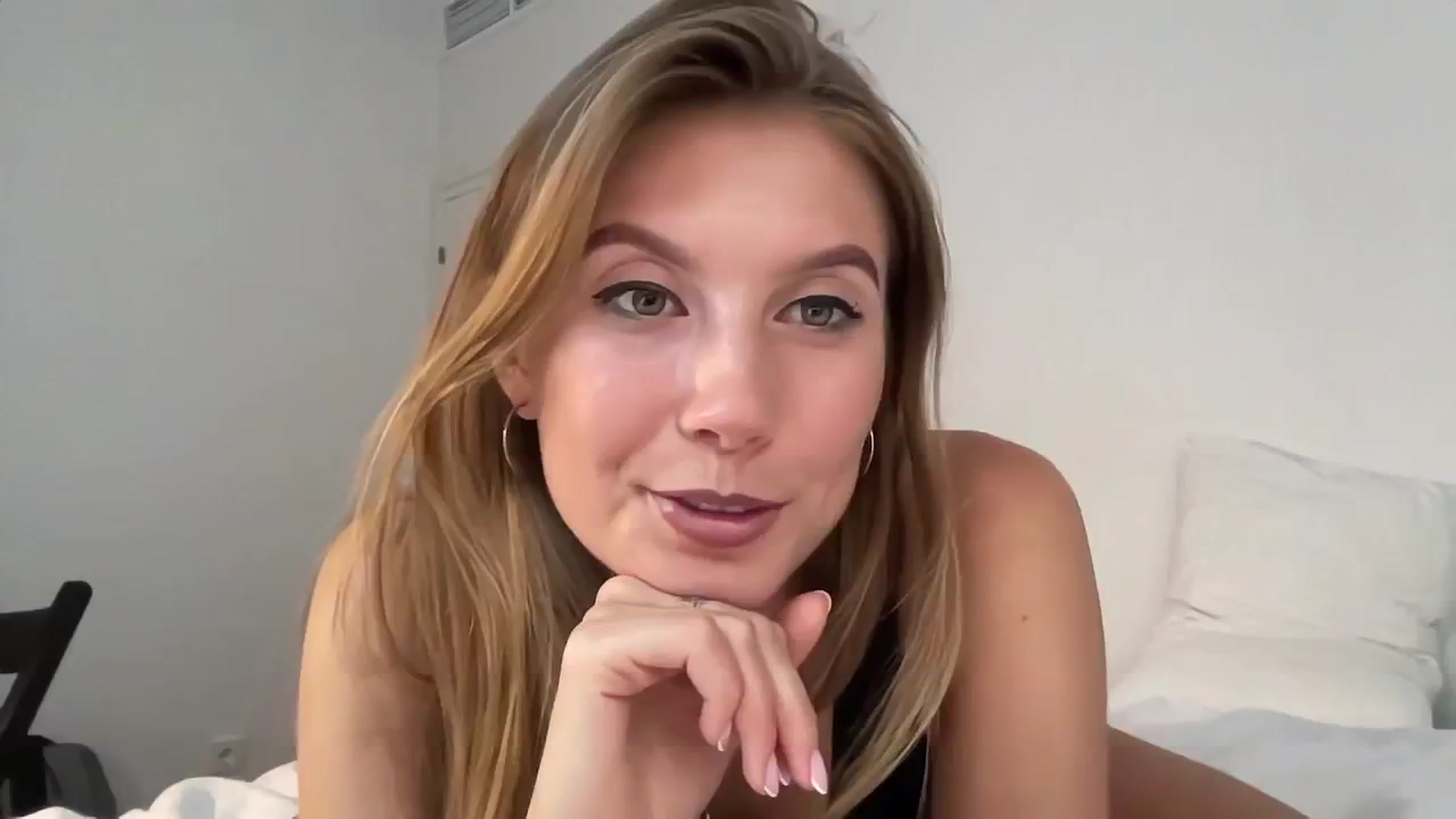 Gallery image thumbnail from JasSurfGirl's myfreecams stream on, 06/16/2024, 05:27 image 16 of 20