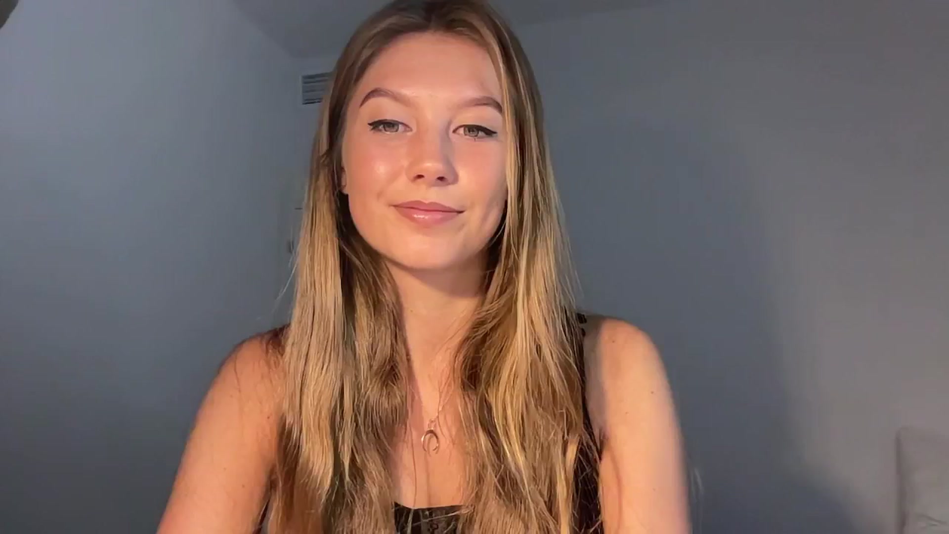 Gallery image thumbnail from JasSurfGirl's myfreecams stream on, 06/16/2024, 05:27 image 7 of 20