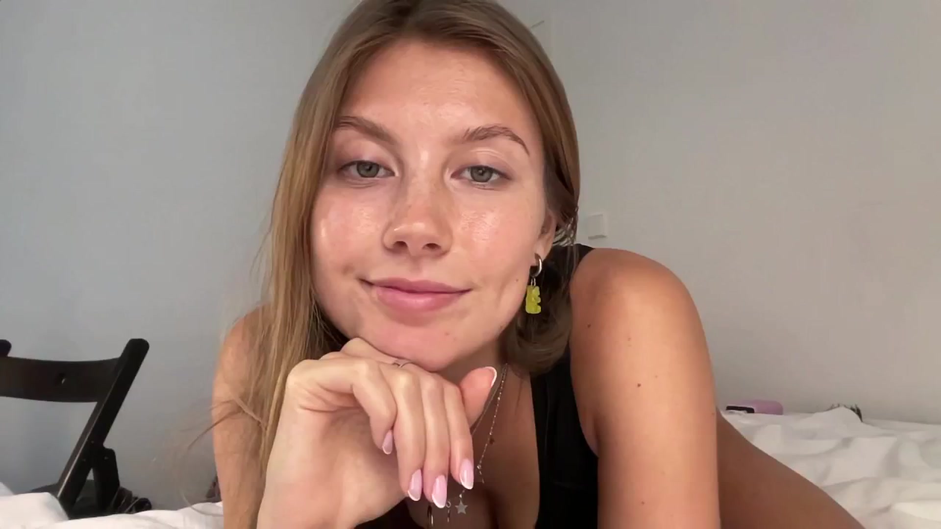 Gallery image thumbnail from JasSurfGirl's myfreecams stream on, 06/18/2024, 07:11 image 17 of 20