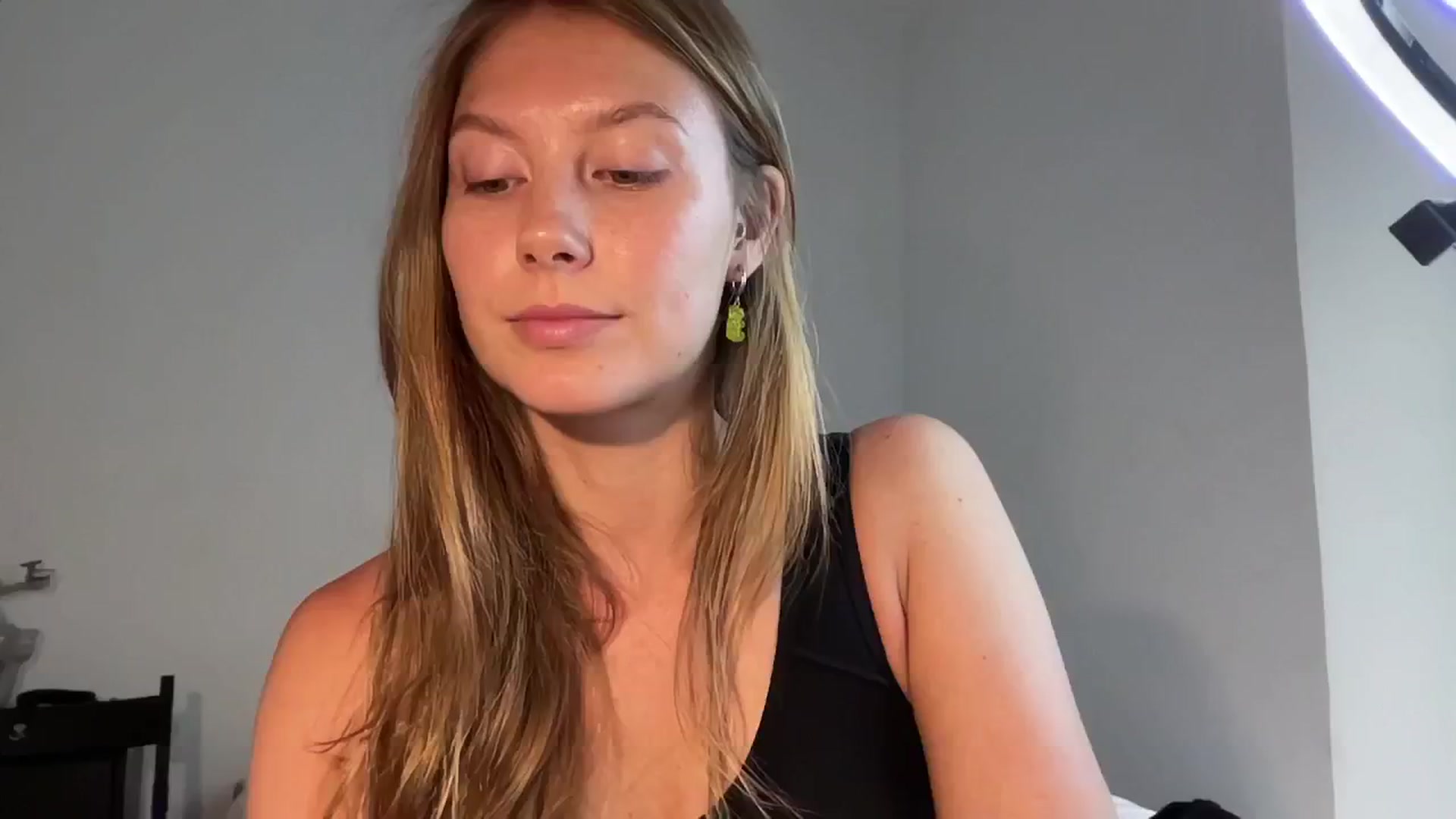 Gallery image thumbnail from JasSurfGirl's myfreecams stream on, 06/19/2024, 06:37 image 6 of 20