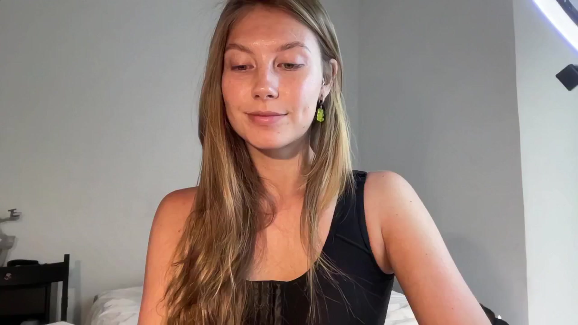 Gallery image thumbnail from JasSurfGirl's myfreecams stream on, 06/19/2024, 06:37 image 10 of 20