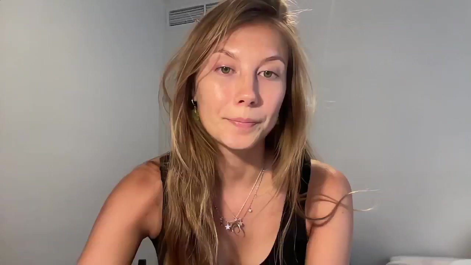 Gallery image thumbnail from JasSurfGirl's myfreecams stream on, 06/20/2024, 07:51 image 13 of 20