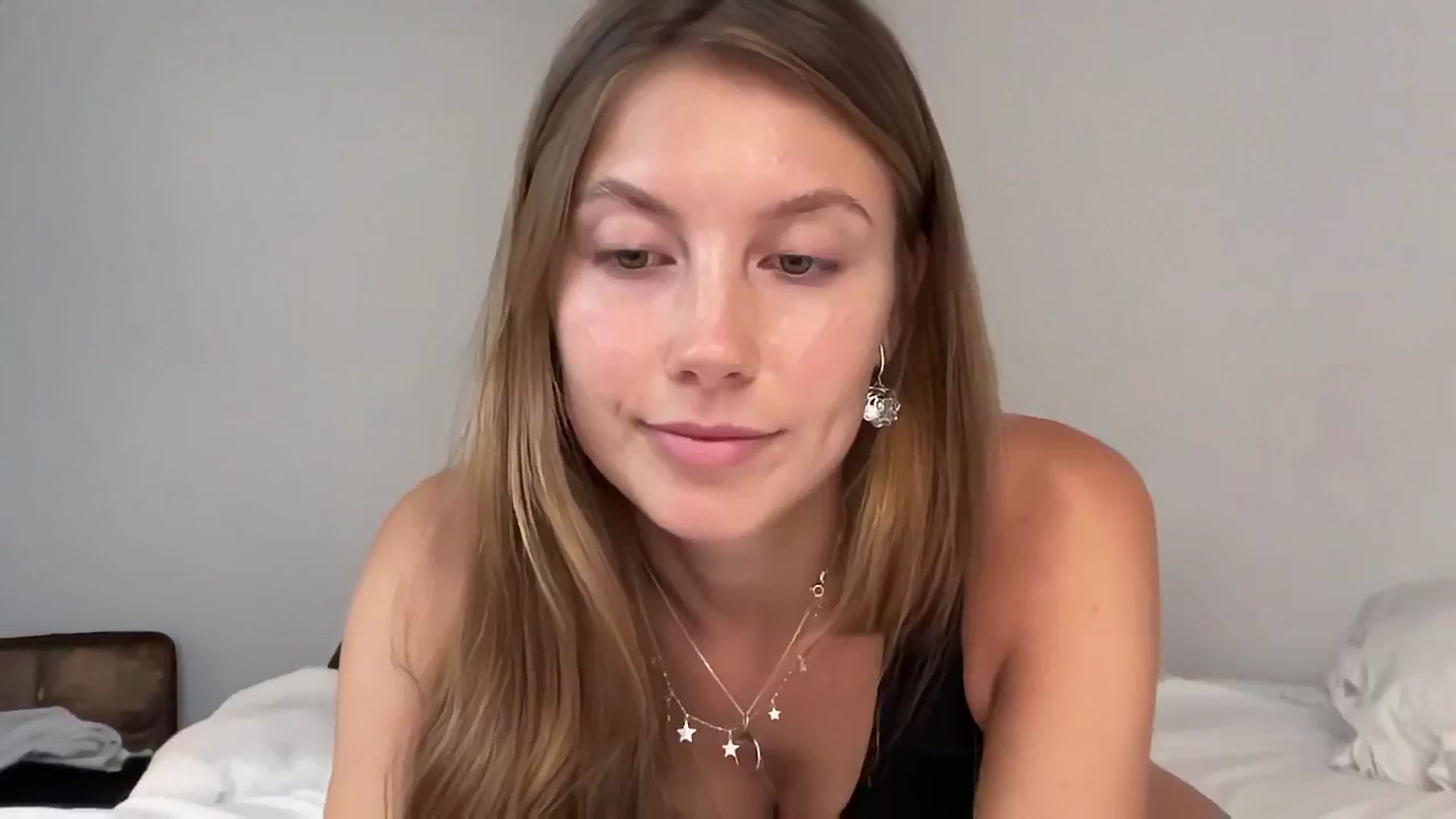 Gallery image thumbnail from JasSurfGirl's myfreecams stream on, 06/22/2024, 07:00 image 17 of 20