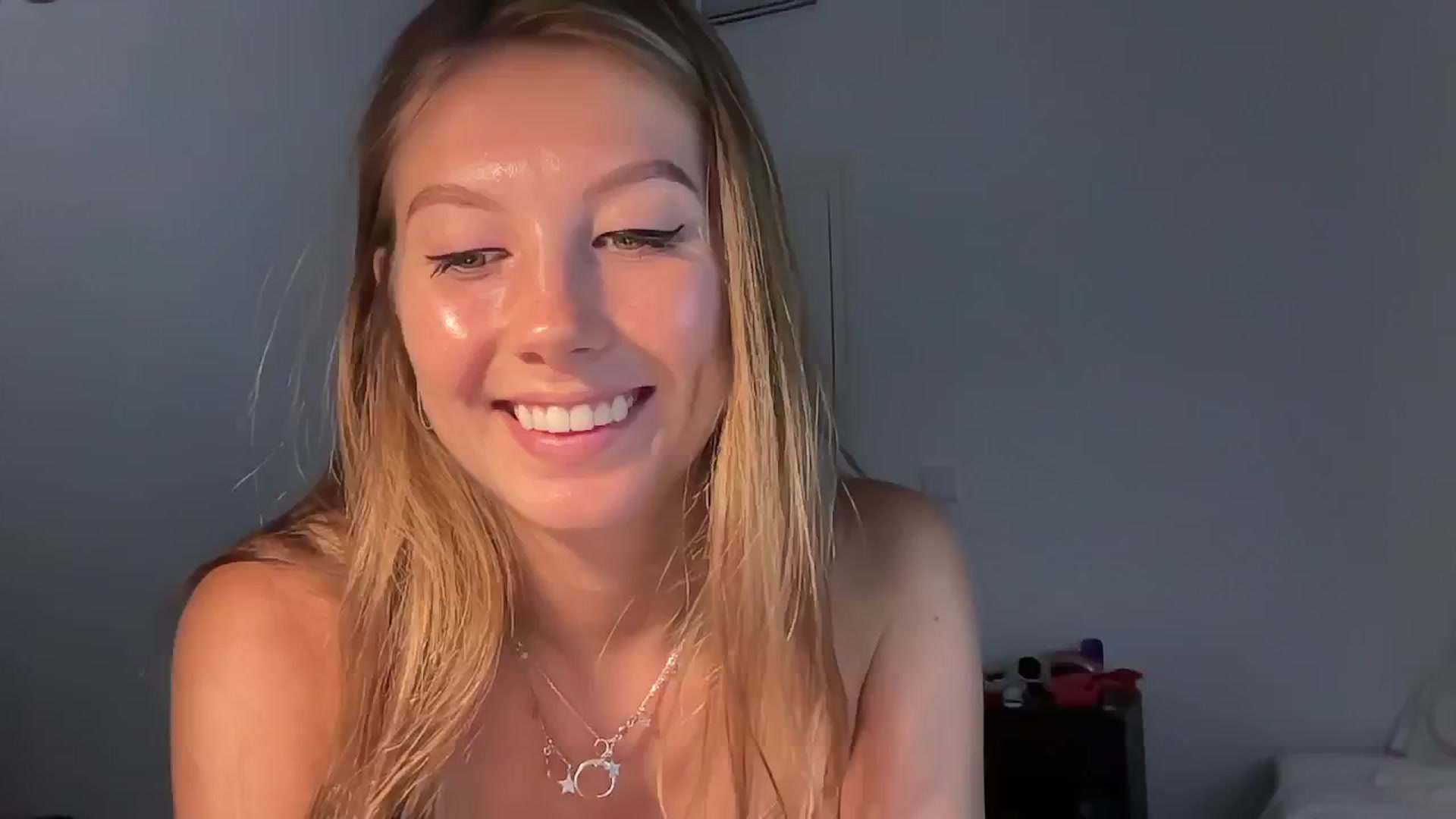 Gallery image thumbnail from JasSurfGirl's myfreecams stream on, 06/26/2024, 05:38 image 14 of 20