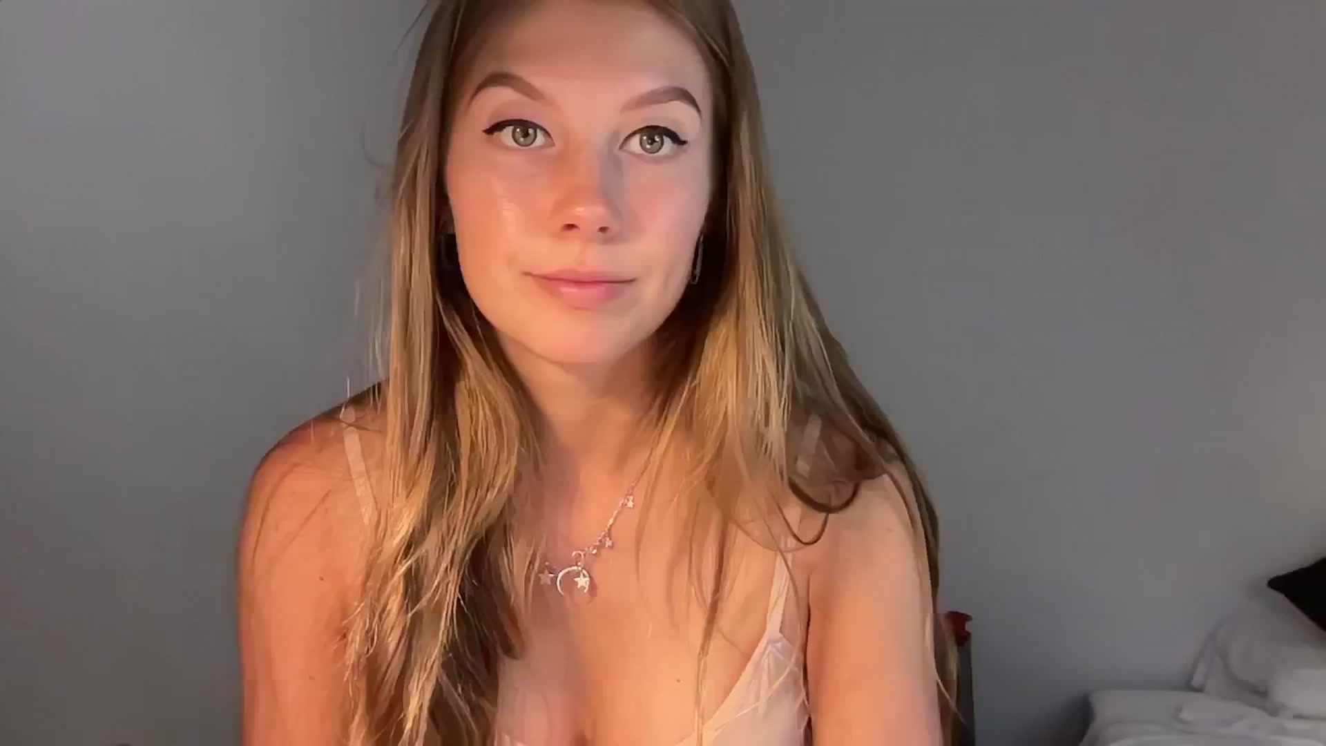 Gallery image thumbnail from JasSurfGirl's myfreecams stream on, 06/26/2024, 05:38 image 12 of 20