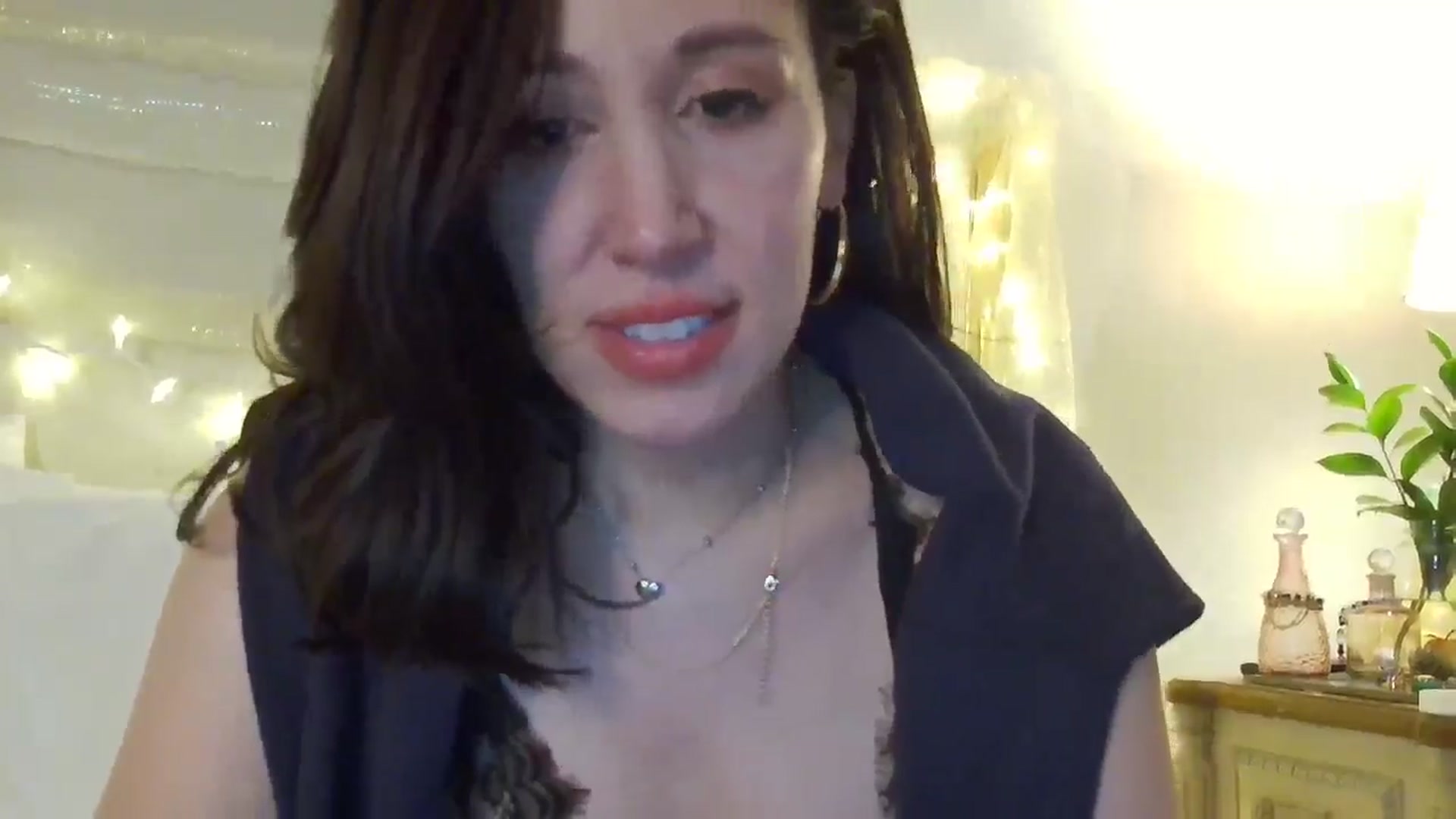 Gallery image thumbnail from Jaslene_25's myfreecams stream on, 12/21/2025, 11:31 image 3 of 20