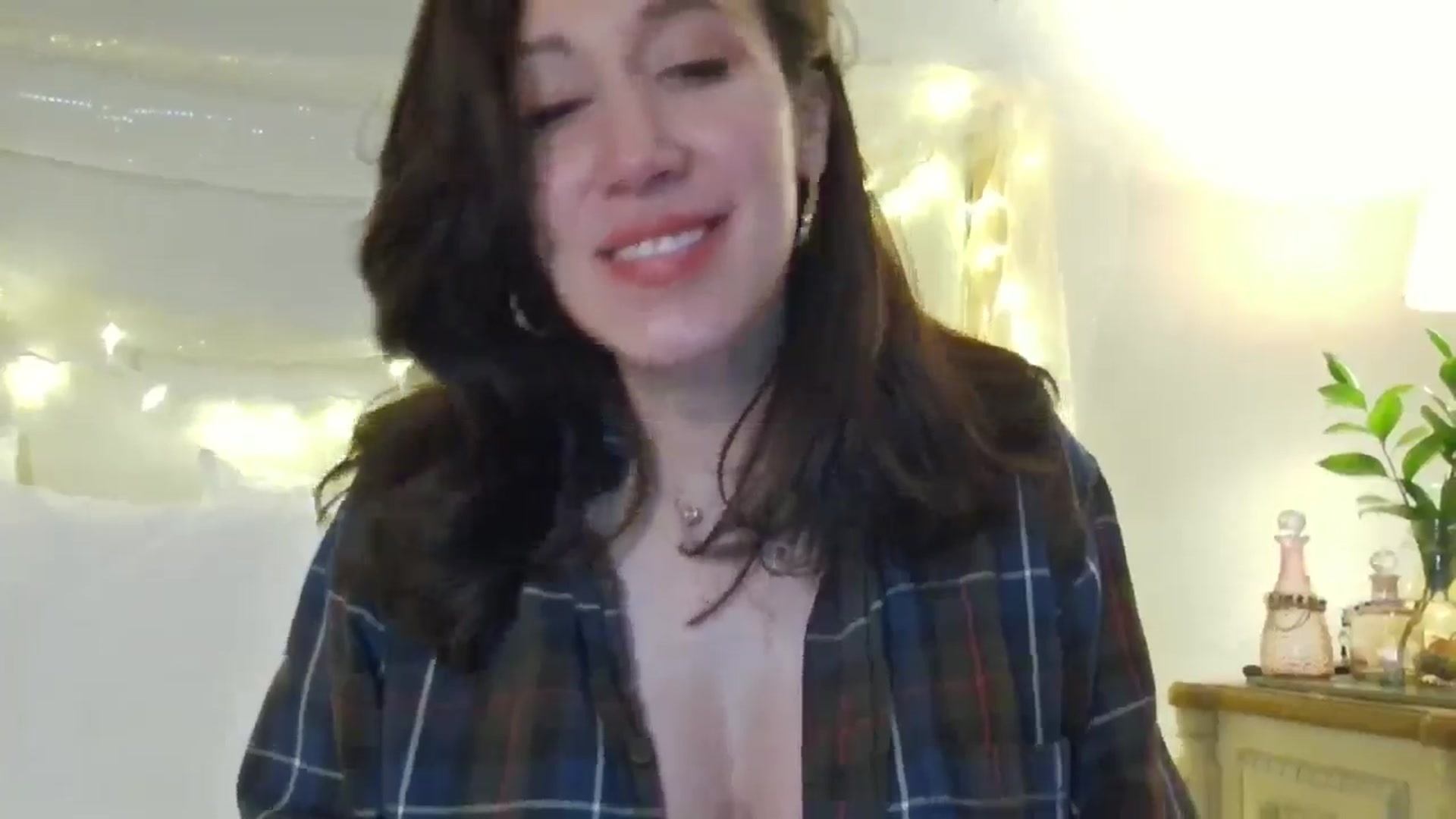 Gallery image thumbnail from Jaslene_25's myfreecams stream on, 12/21/2025, 11:31 image 20 of 20