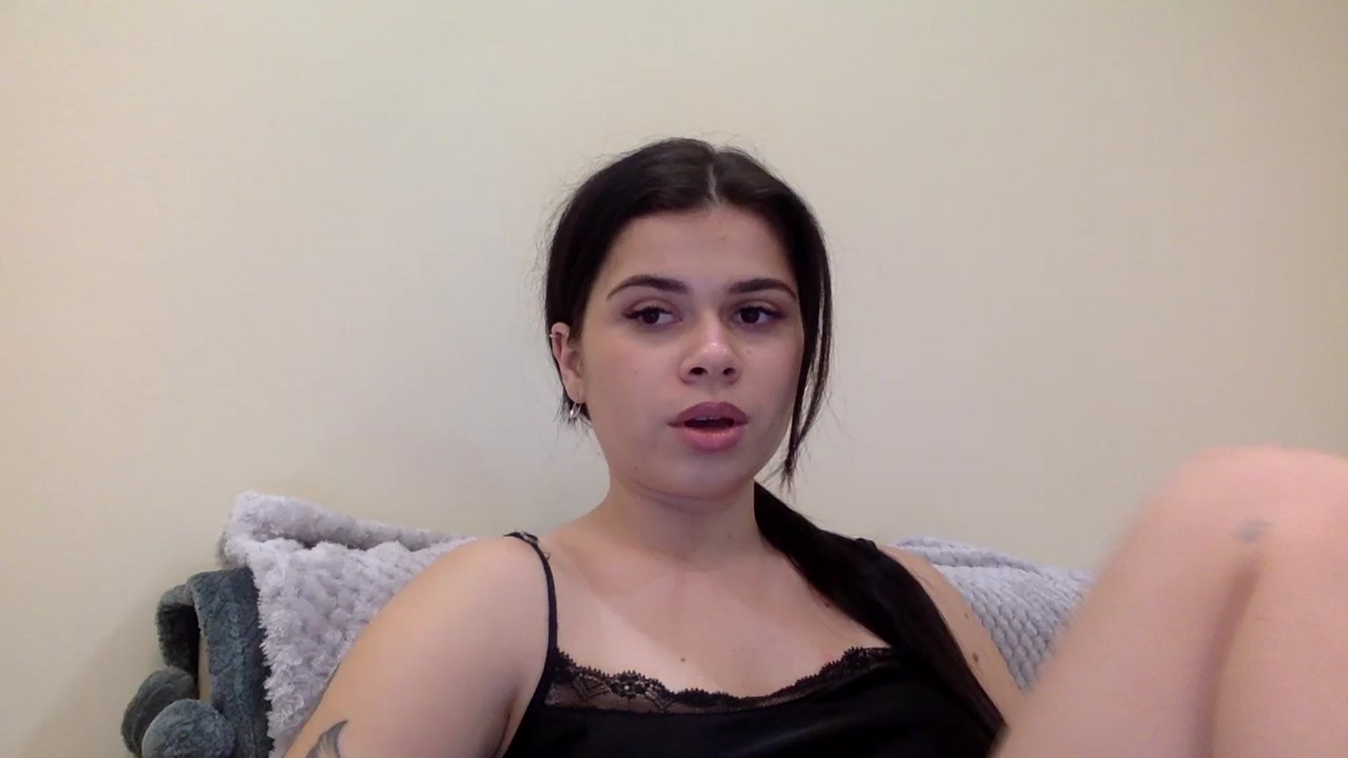 Gallery image thumbnail from Jasmi25's myfreecams stream on, 12/21/2024, 17:58 image 10 of 20