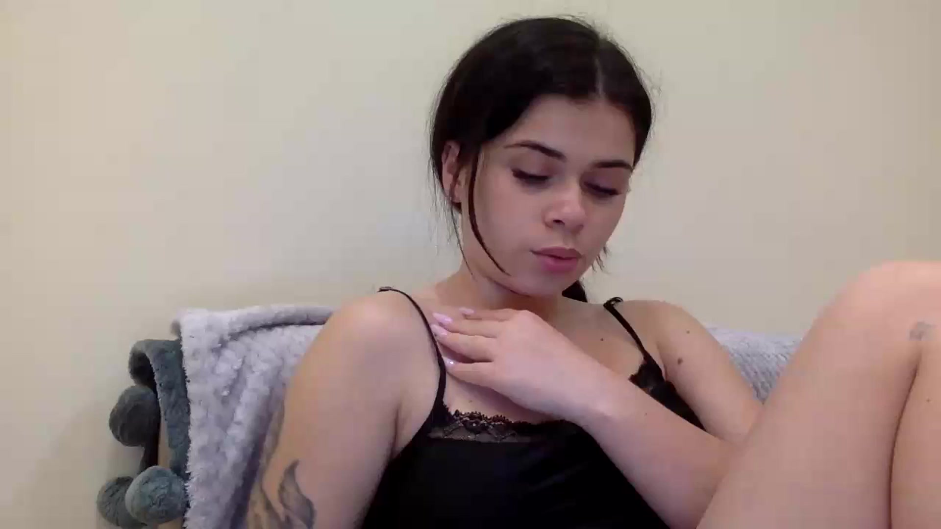 Gallery image thumbnail from Jasmi25's myfreecams stream on, 12/21/2024, 19:24 image 13 of 20