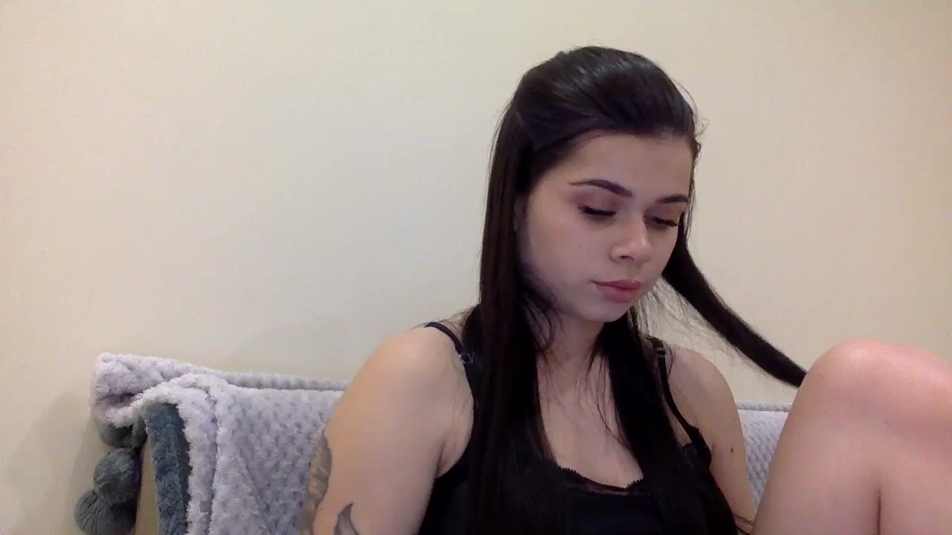 Gallery image thumbnail from Jasmi25's myfreecams stream on, 12/23/2024, 17:03 image 13 of 20