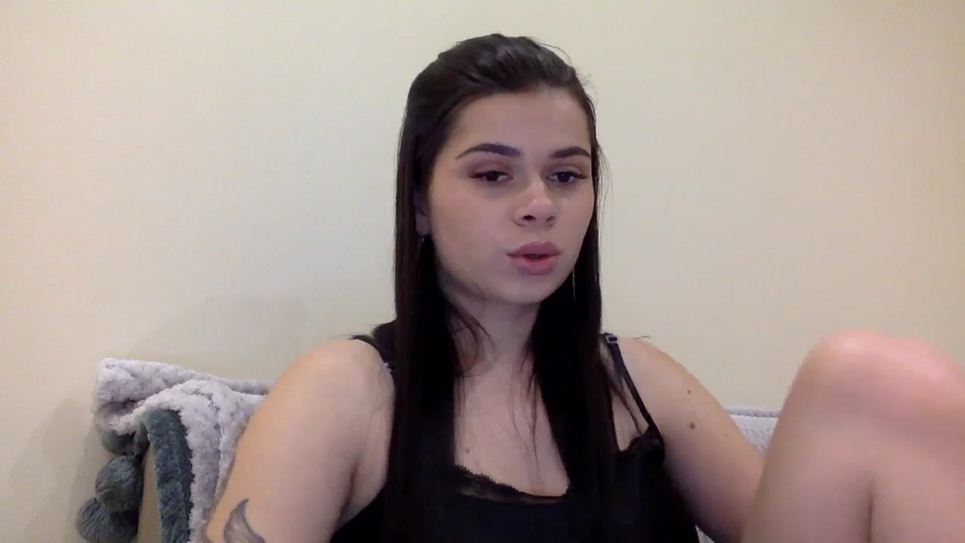 Gallery image thumbnail from Jasmi25's myfreecams stream on, 12/23/2024, 17:03 image 18 of 20