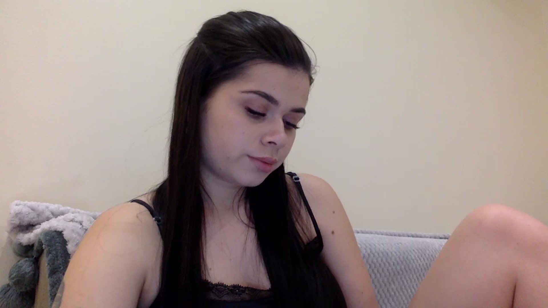 Gallery image thumbnail from Jasmi25's myfreecams stream on, 12/23/2024, 17:03 image 3 of 20