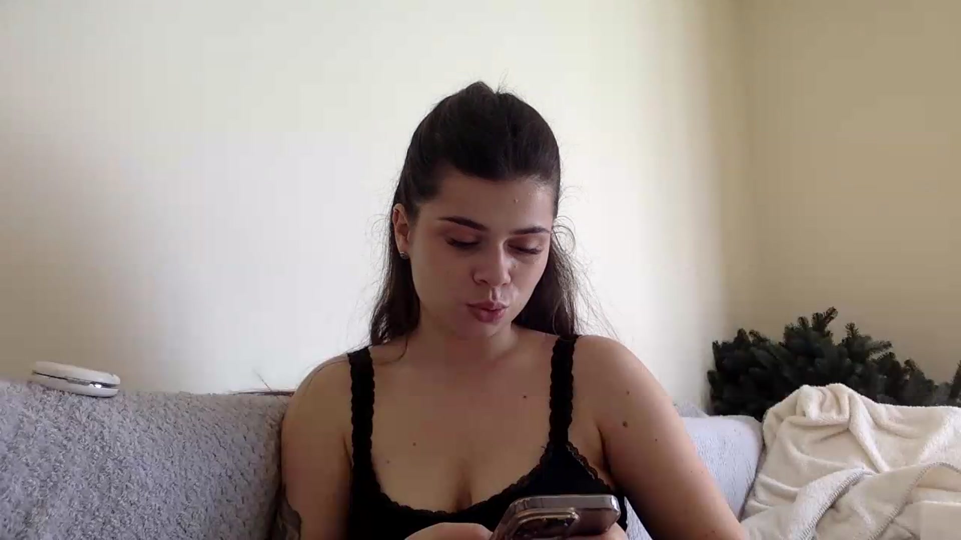 Gallery image thumbnail from Jasmi25's myfreecams stream on, 05/13/2026, 11:06 image 2 of 20