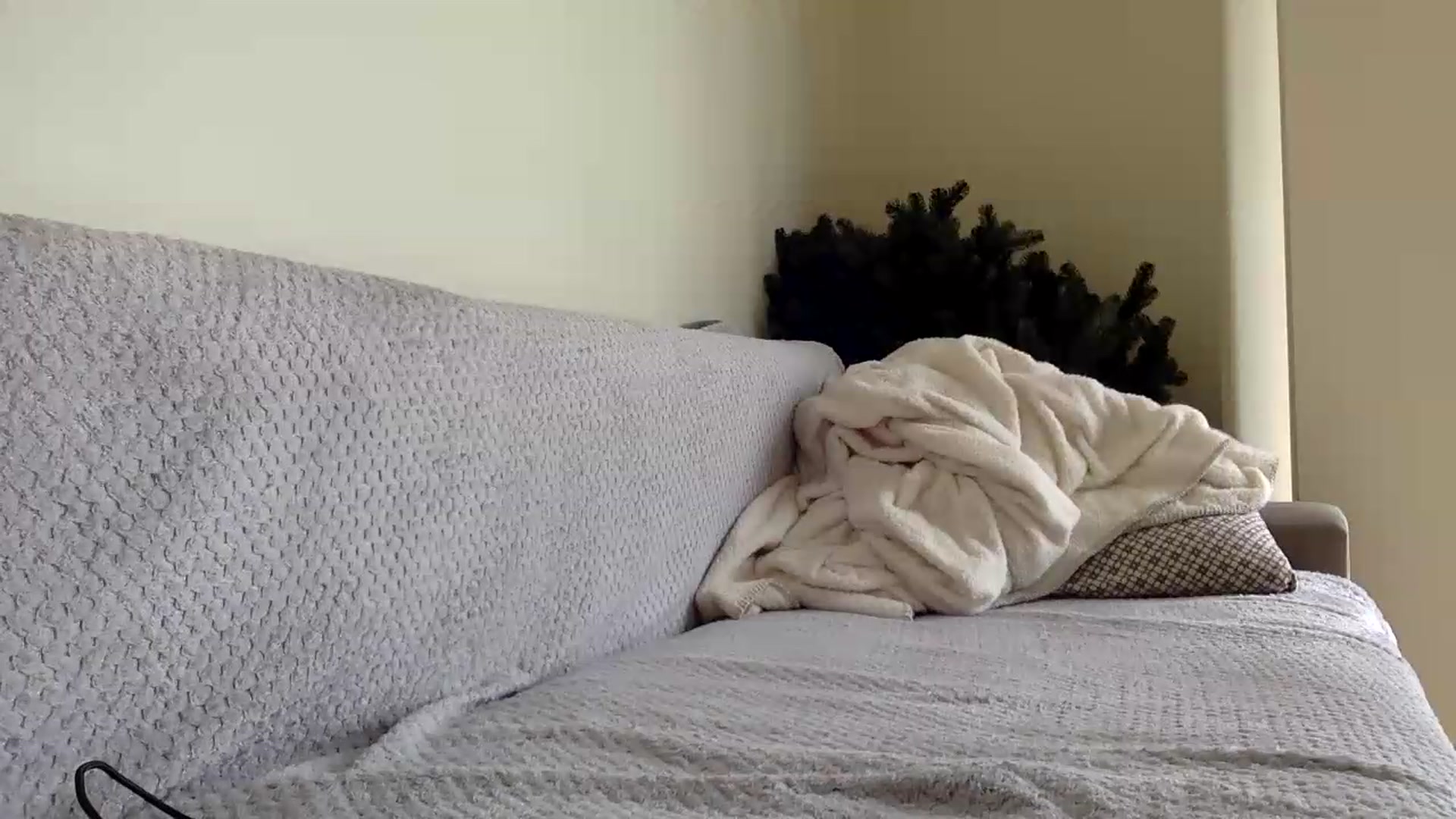 Gallery image thumbnail from Jasmi25's myfreecams stream on, 05/18/2026, 13:37 image 19 of 20