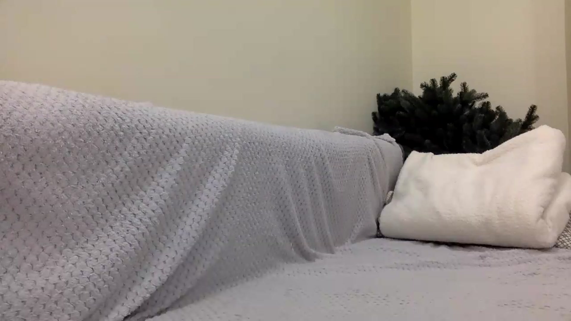 Gallery image thumbnail from Jasmi25's myfreecams stream on, 08/15/2026, 18:14 image 14 of 20