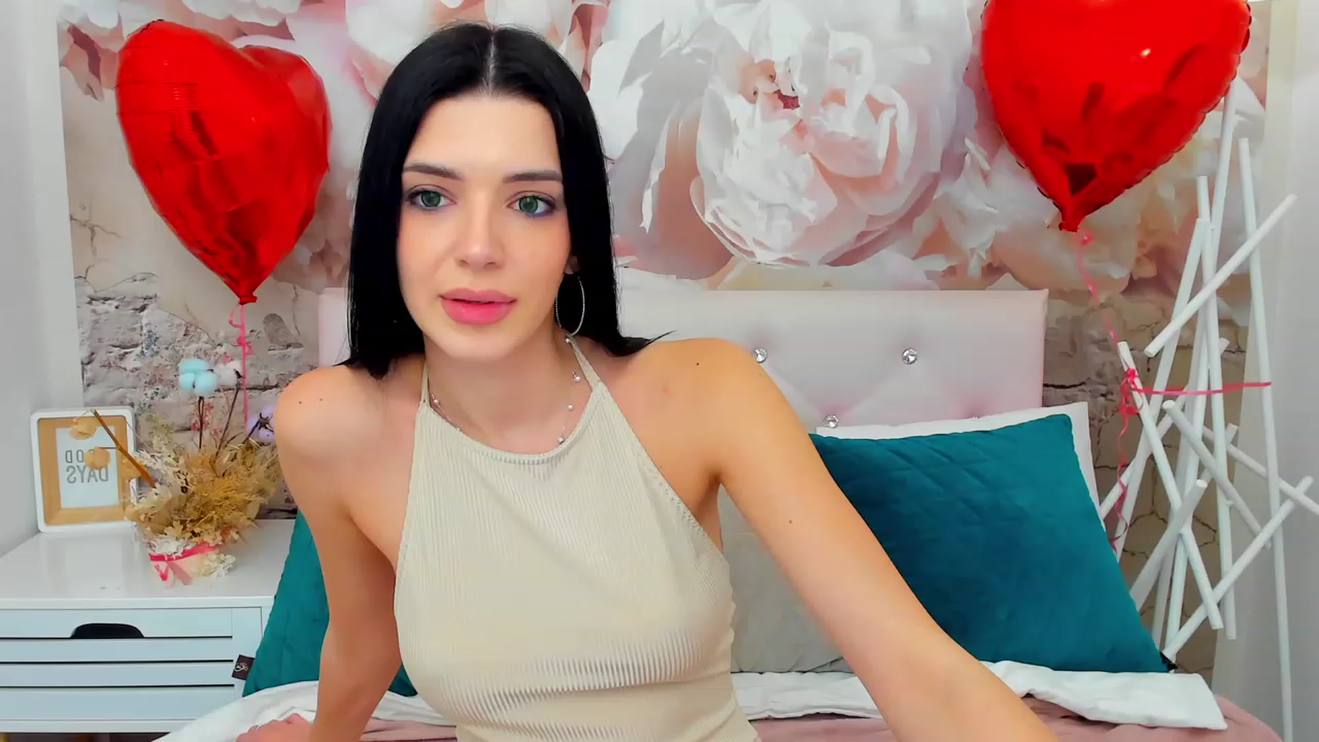 Gallery image thumbnail from JasmiLynn's myfreecams stream on, 02/19/2024, 02:46 image 3 of 20