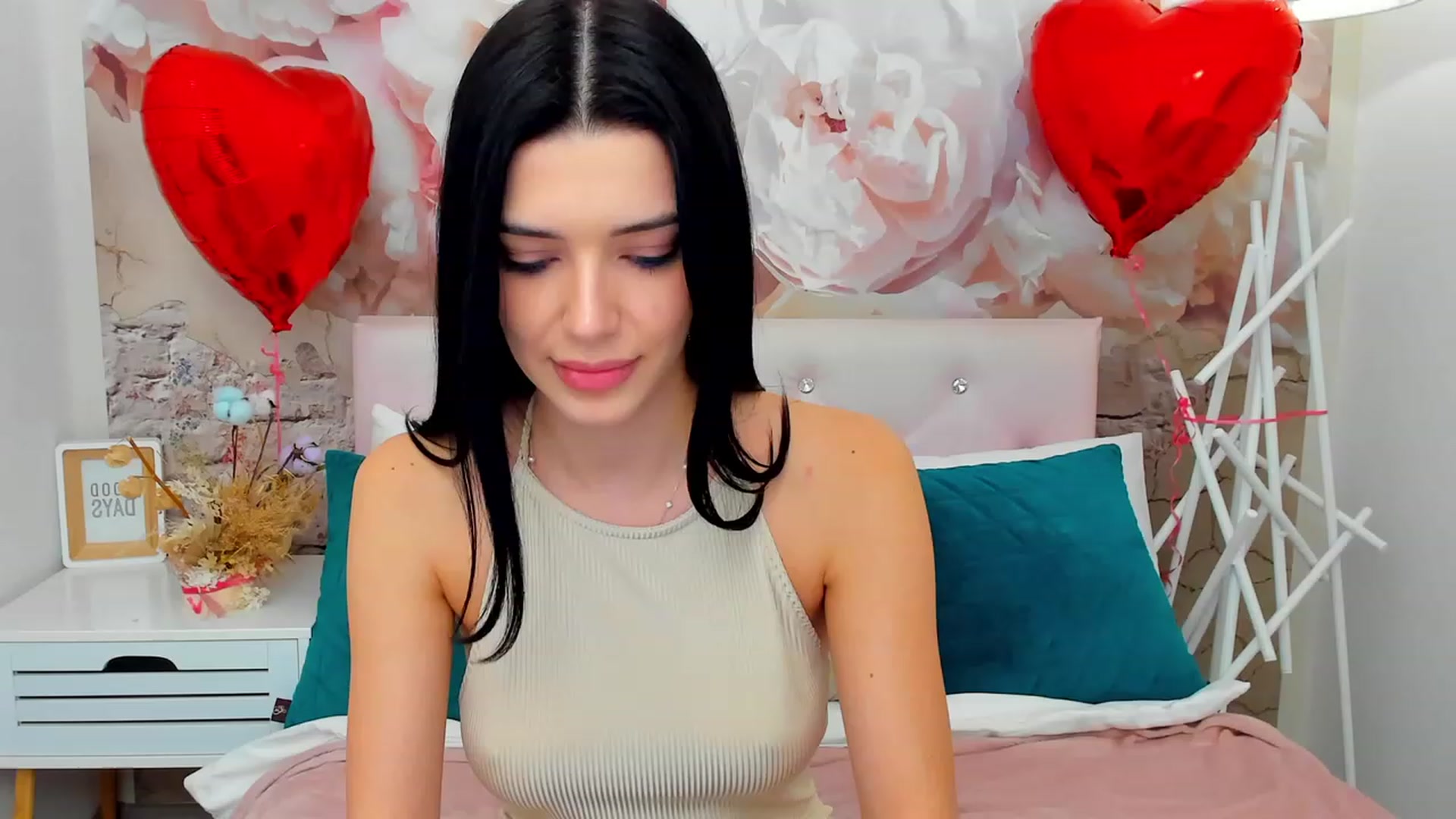 Gallery image thumbnail from JasmiLynn's myfreecams stream on, 02/19/2024, 02:46 image 17 of 20