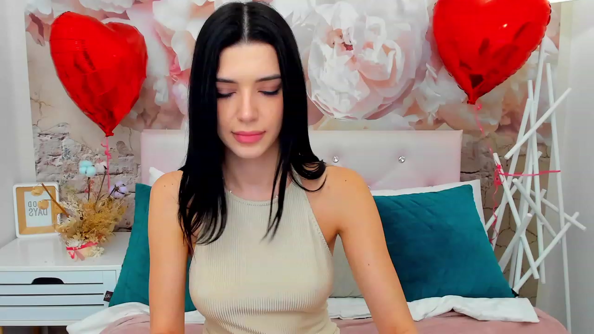 Gallery image thumbnail from JasmiLynn's myfreecams stream on, 02/19/2024, 02:46 image 8 of 20