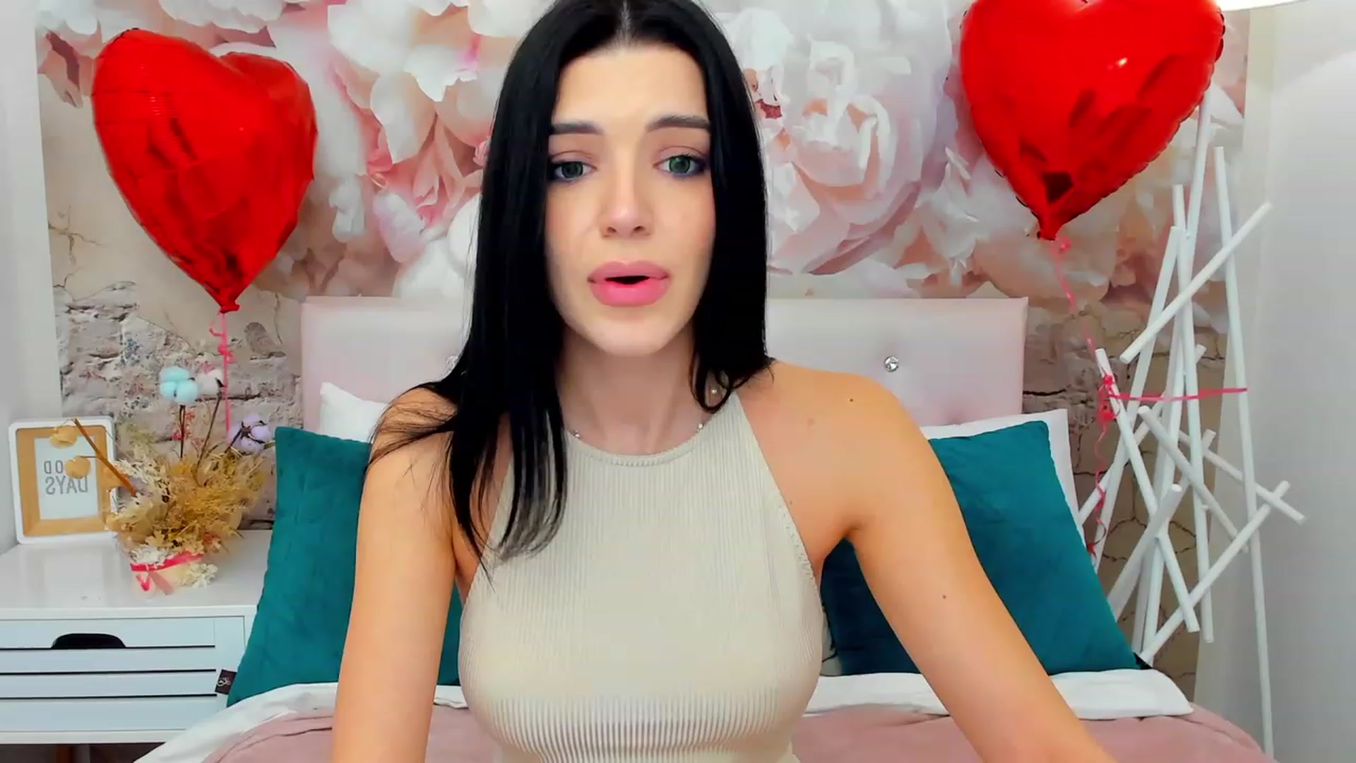 Gallery image thumbnail from JasmiLynn's myfreecams stream on, 02/19/2024, 03:40 image 3 of 20