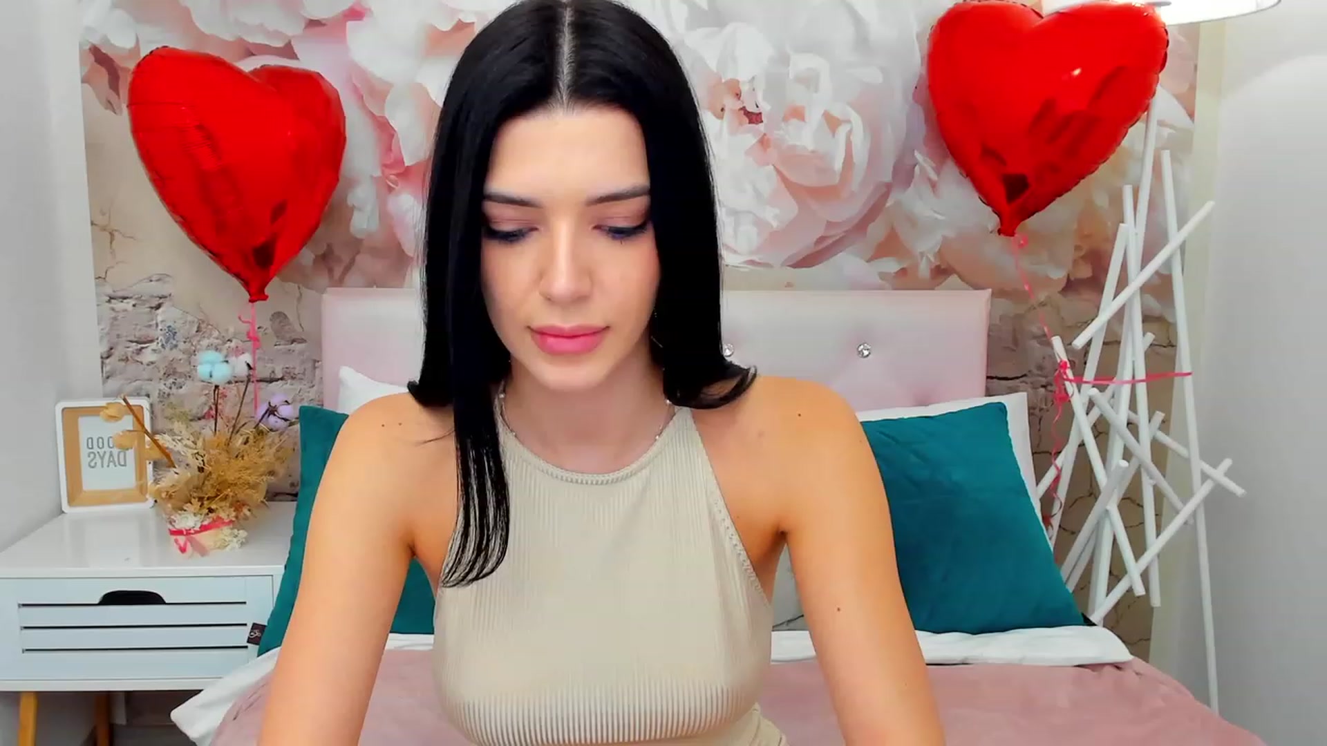 Gallery image thumbnail from JasmiLynn's myfreecams stream on, 02/19/2024, 03:40 image 18 of 20