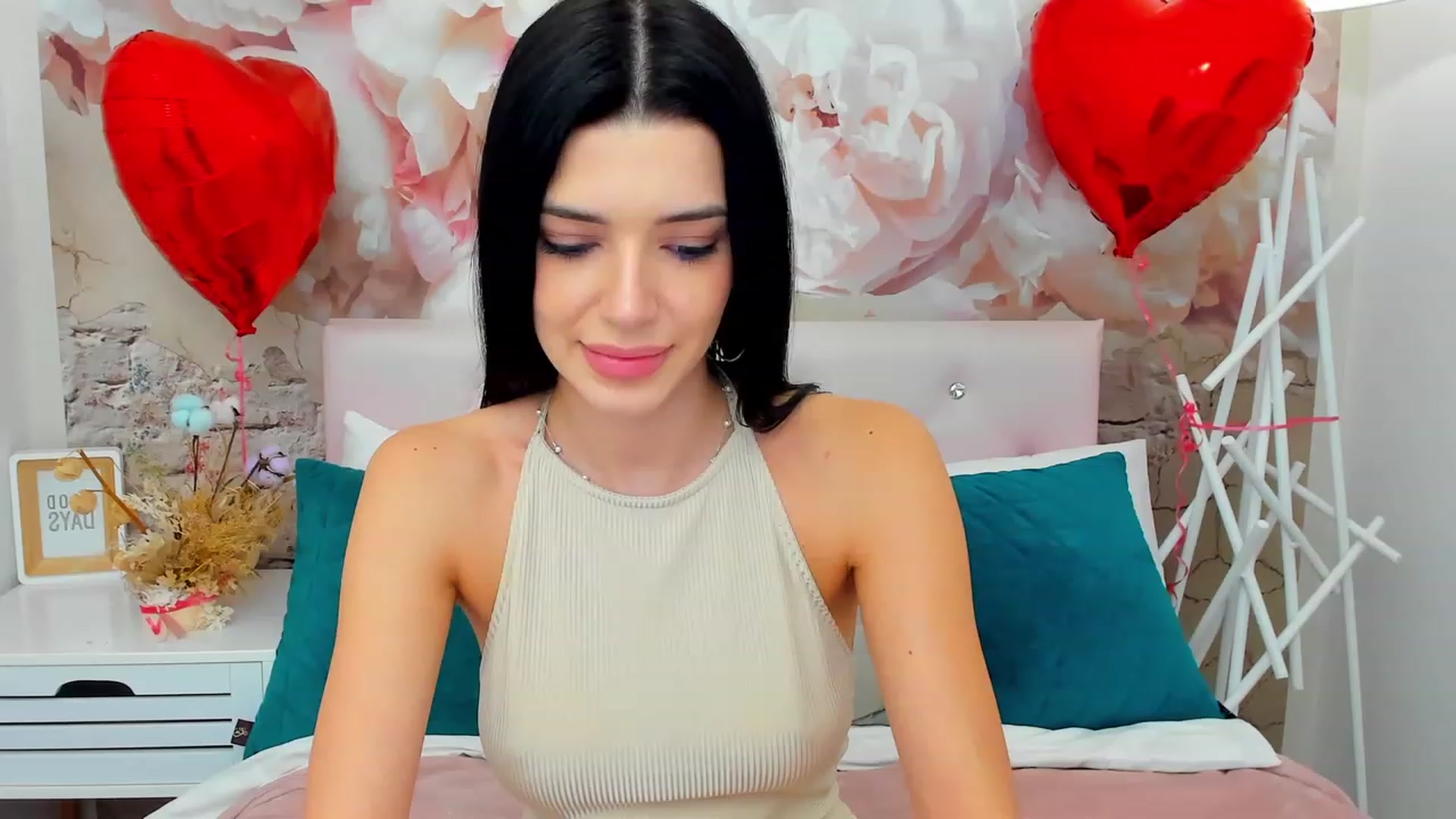 Gallery image thumbnail from JasmiLynn's myfreecams stream on, 02/19/2024, 03:40 image 6 of 20