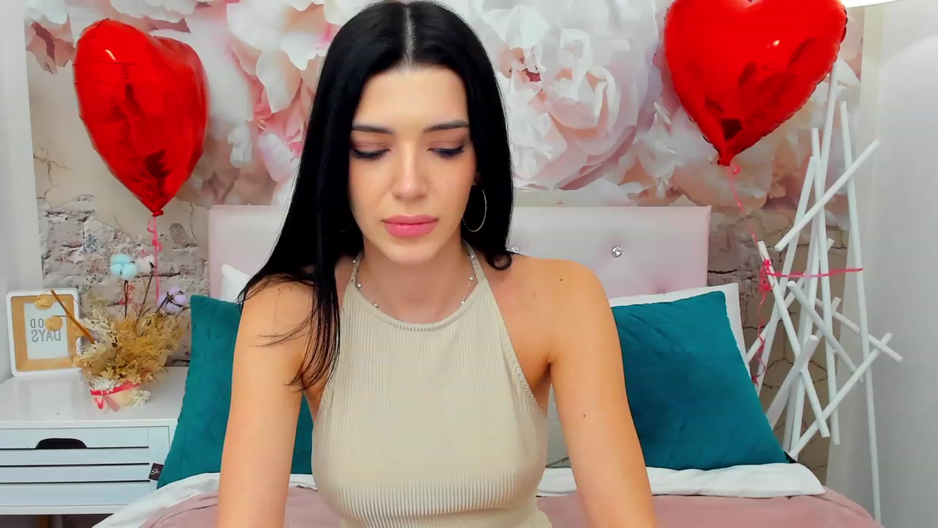 Gallery image thumbnail from JasmiLynn's myfreecams stream on, 02/19/2024, 03:40 image 1 of 20