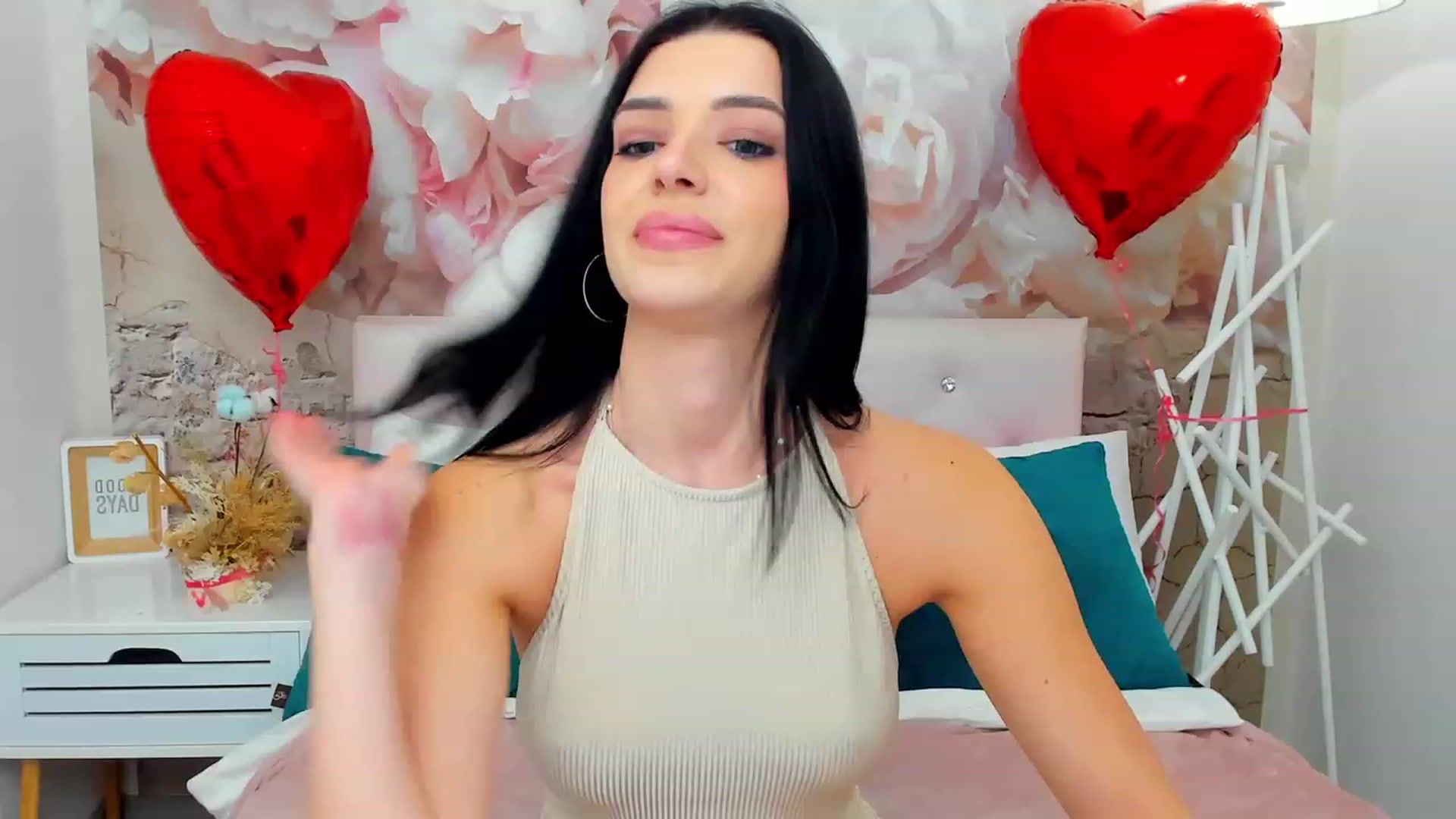Gallery image thumbnail from JasmiLynn's myfreecams stream on, 02/19/2024, 03:40 image 10 of 20