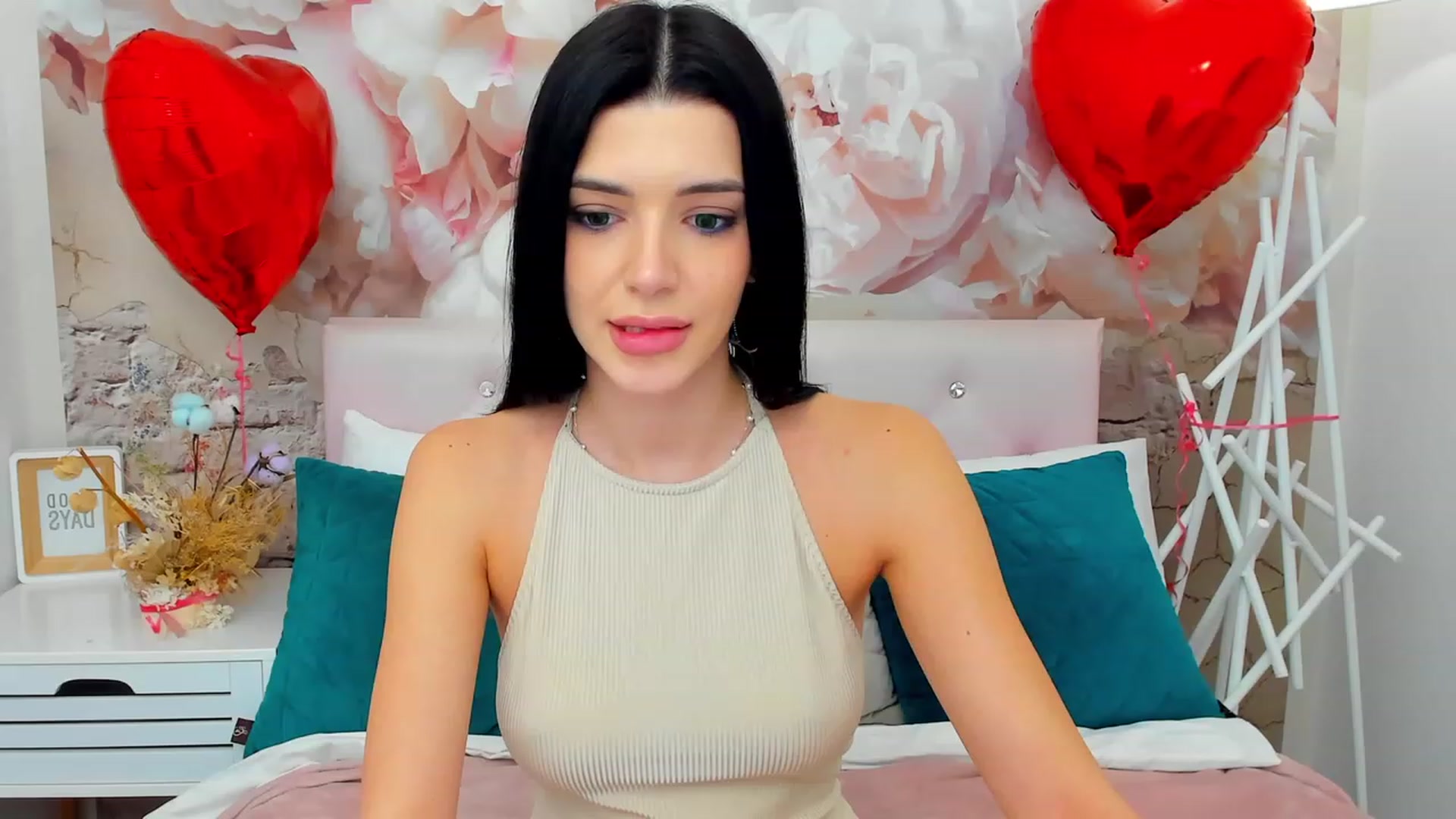 Gallery image thumbnail from JasmiLynn's myfreecams stream on, 02/19/2024, 03:40 image 9 of 20