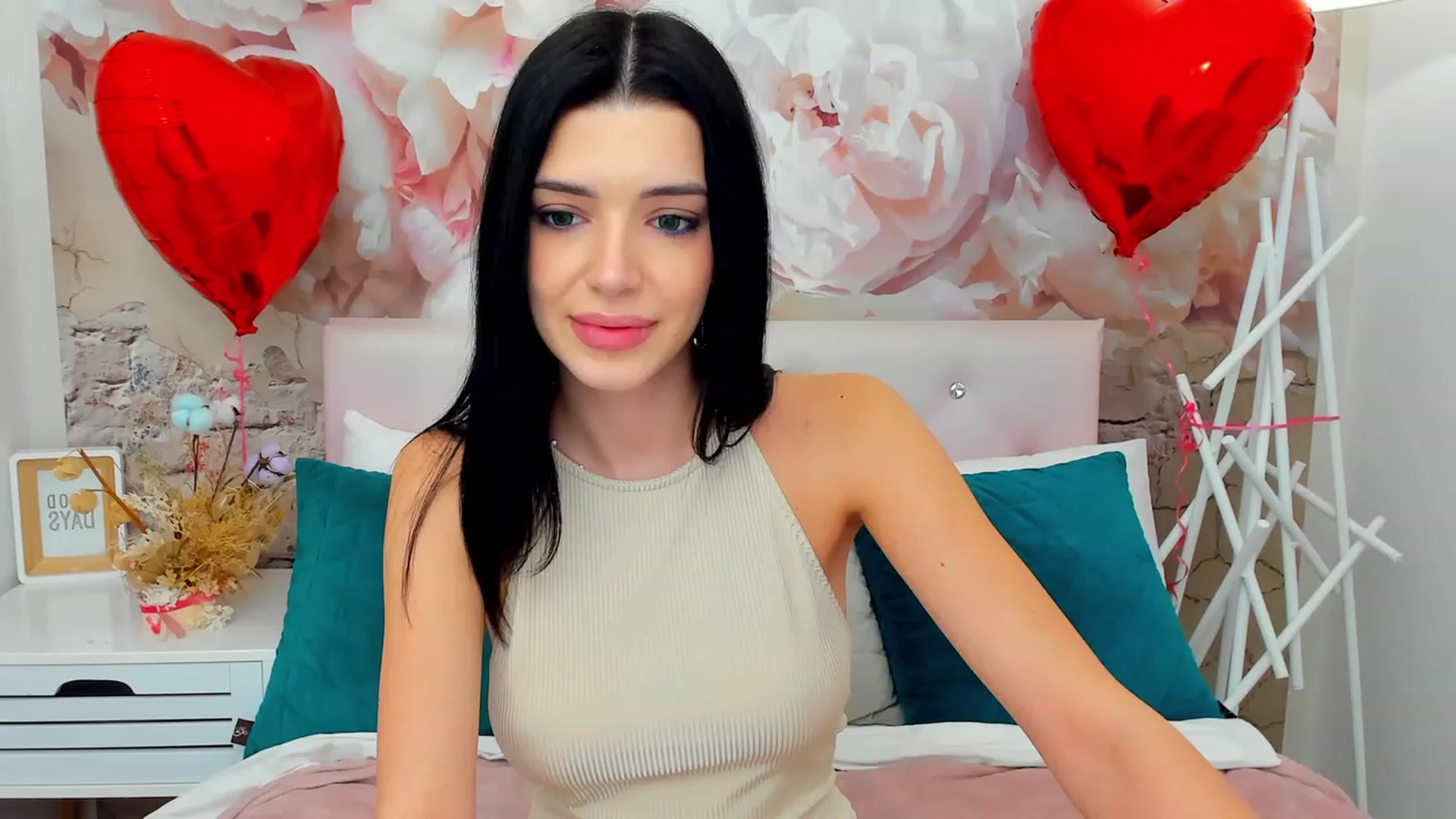 Gallery image thumbnail from JasmiLynn's myfreecams stream on, 02/19/2024, 03:40 image 5 of 20