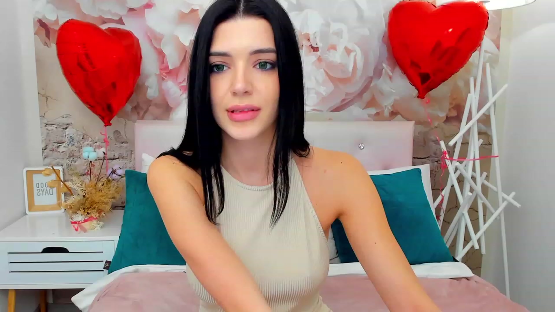 Gallery image thumbnail from JasmiLynn's myfreecams stream on, 02/19/2024, 03:40 image 11 of 20