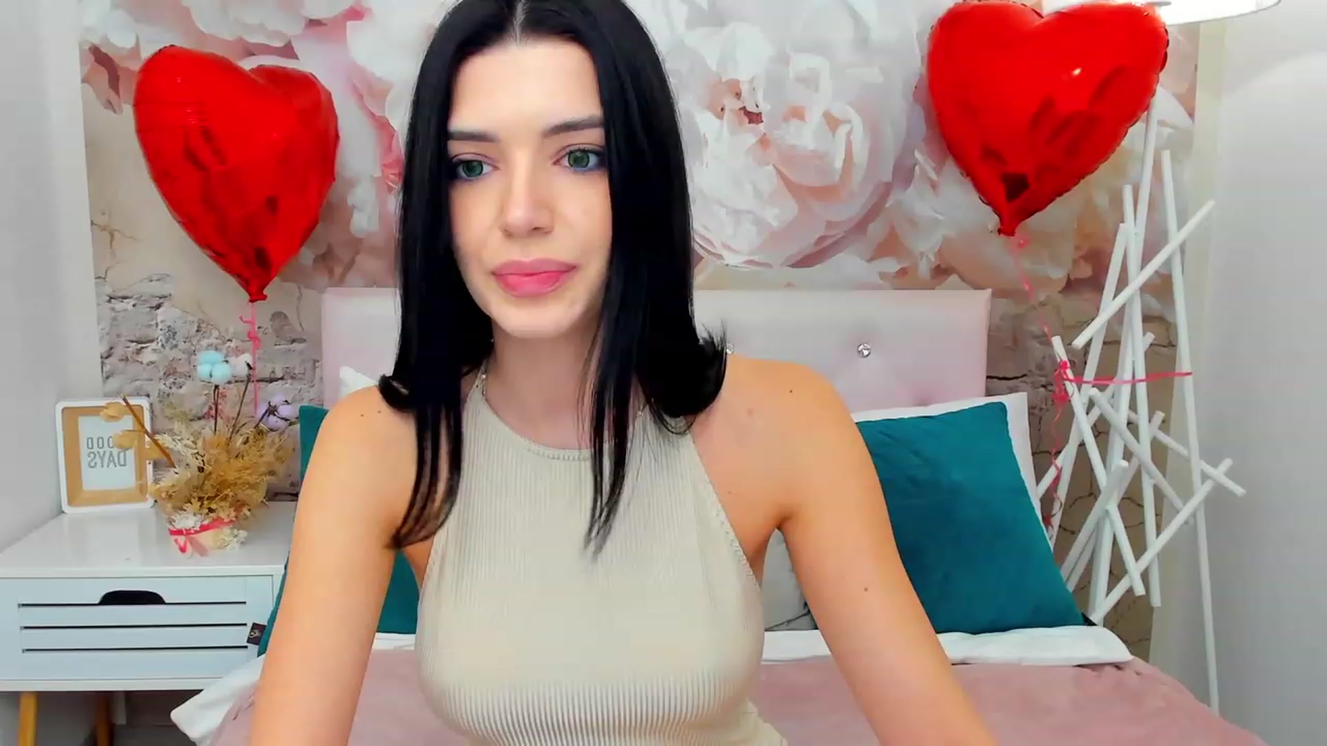 Gallery image thumbnail from JasmiLynn's myfreecams stream on, 02/19/2024, 03:40 image 16 of 20