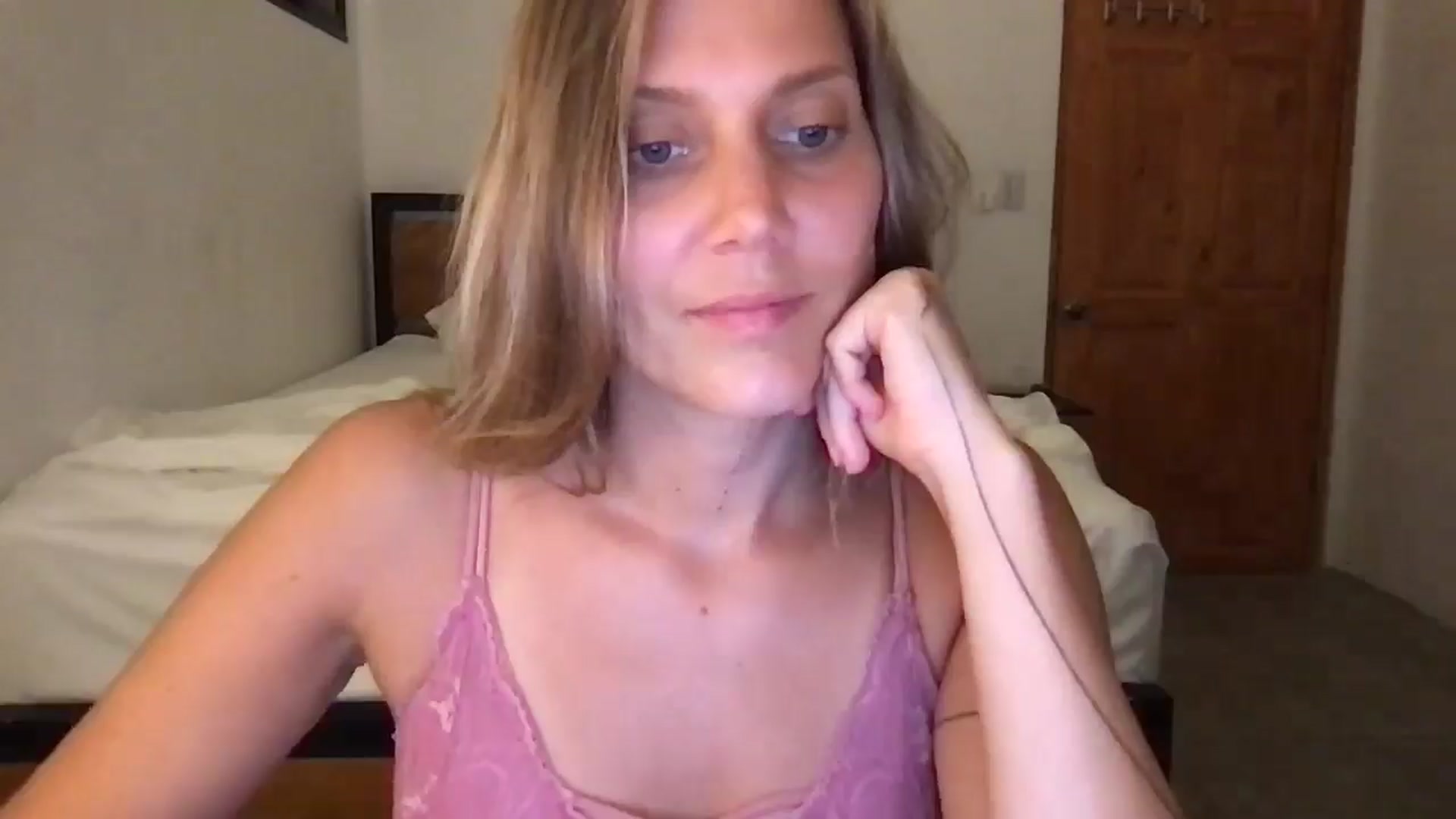 Gallery image thumbnail from JasmiinRae's myfreecams stream on, 05/28/2025, 24:34 image 13 of 20