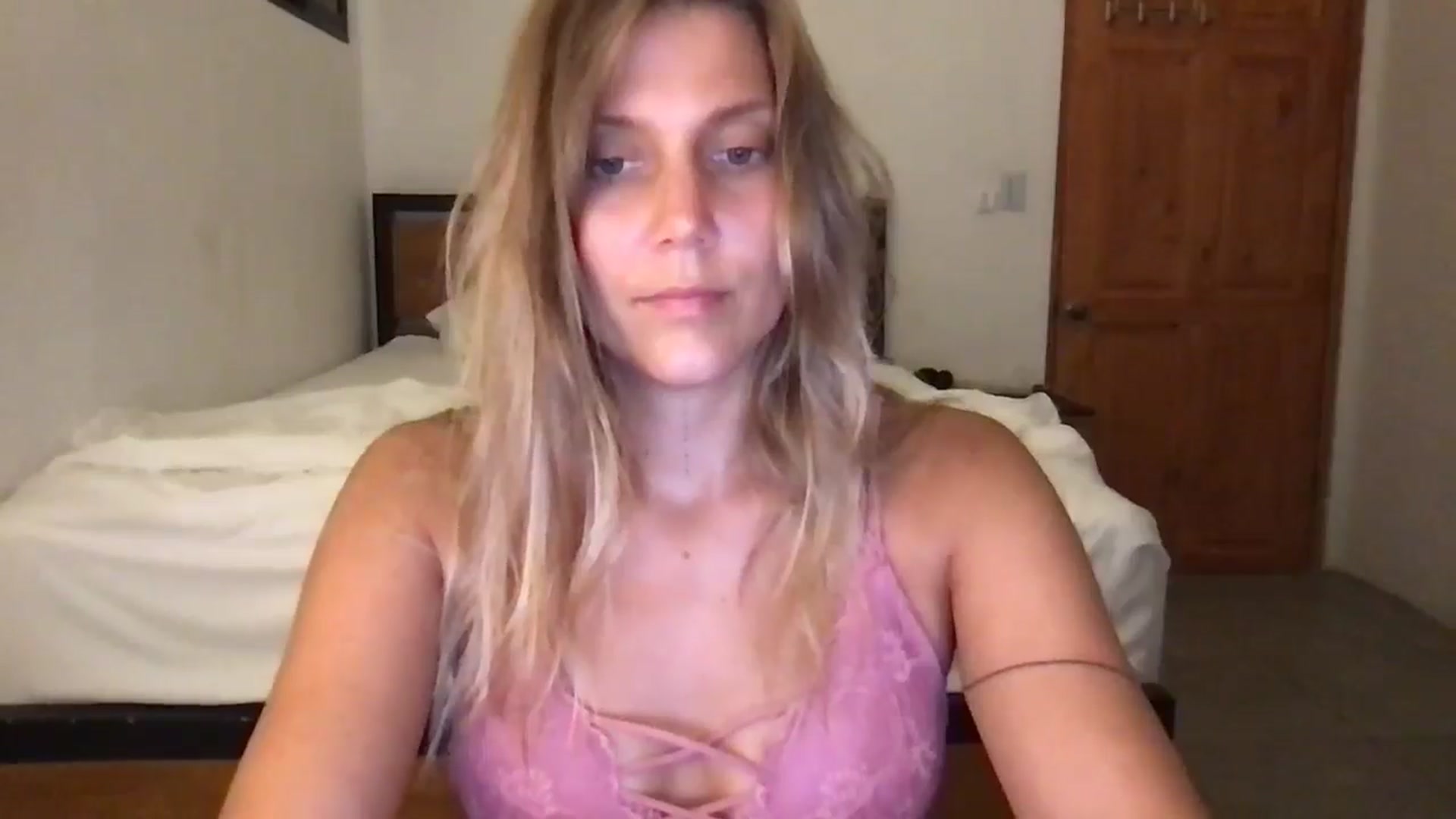 Gallery image thumbnail from JasmiinRae's myfreecams stream on, 05/28/2025, 24:34 image 7 of 20