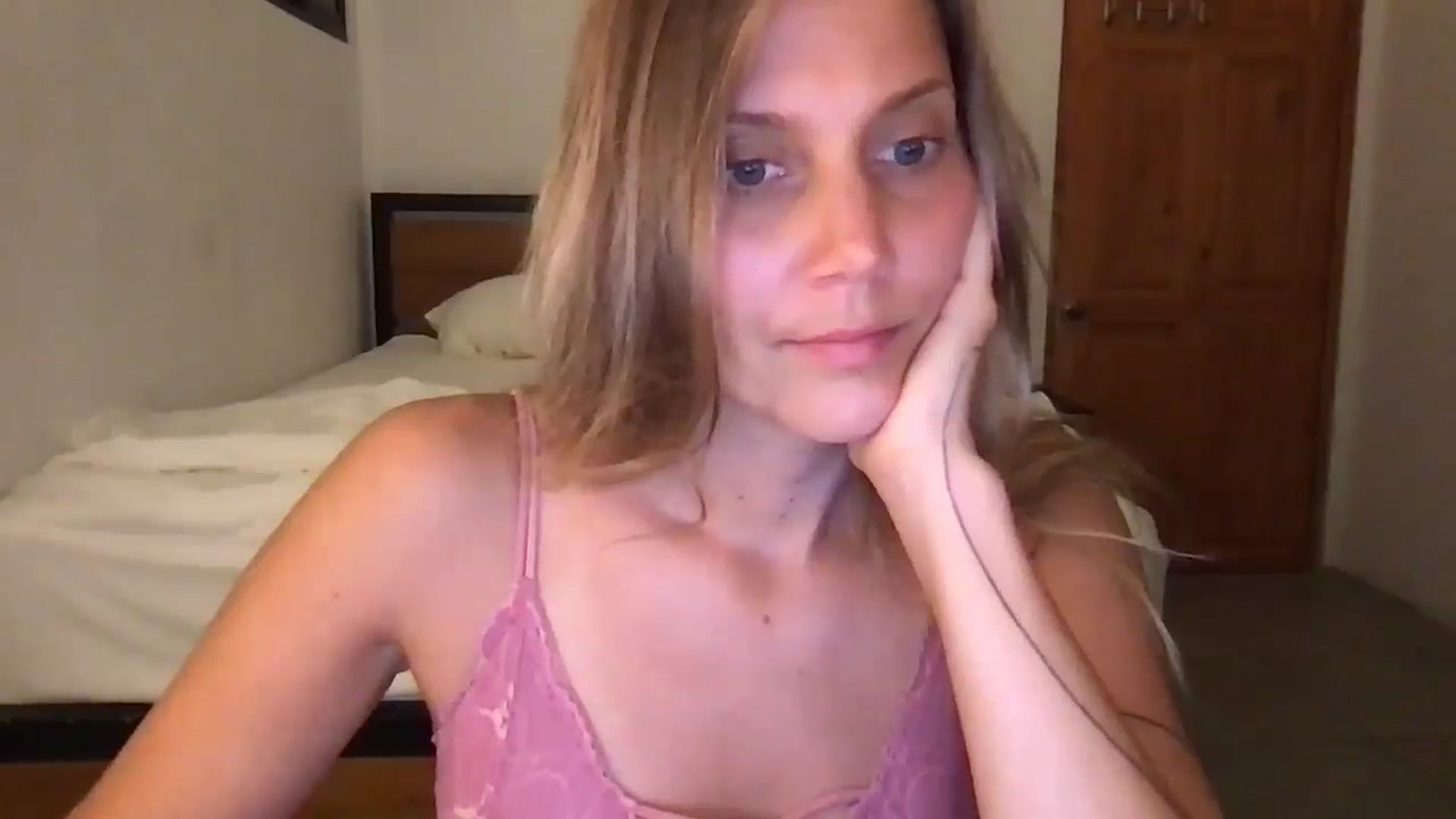 Gallery image thumbnail from JasmiinRae's myfreecams stream on, 05/28/2025, 24:34 image 10 of 20