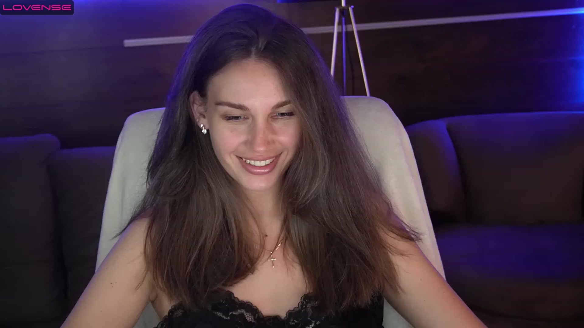 Gallery image thumbnail from Jasmin_James_'s myfreecams stream on, 08/04/2023, 21:14 image 3 of 20