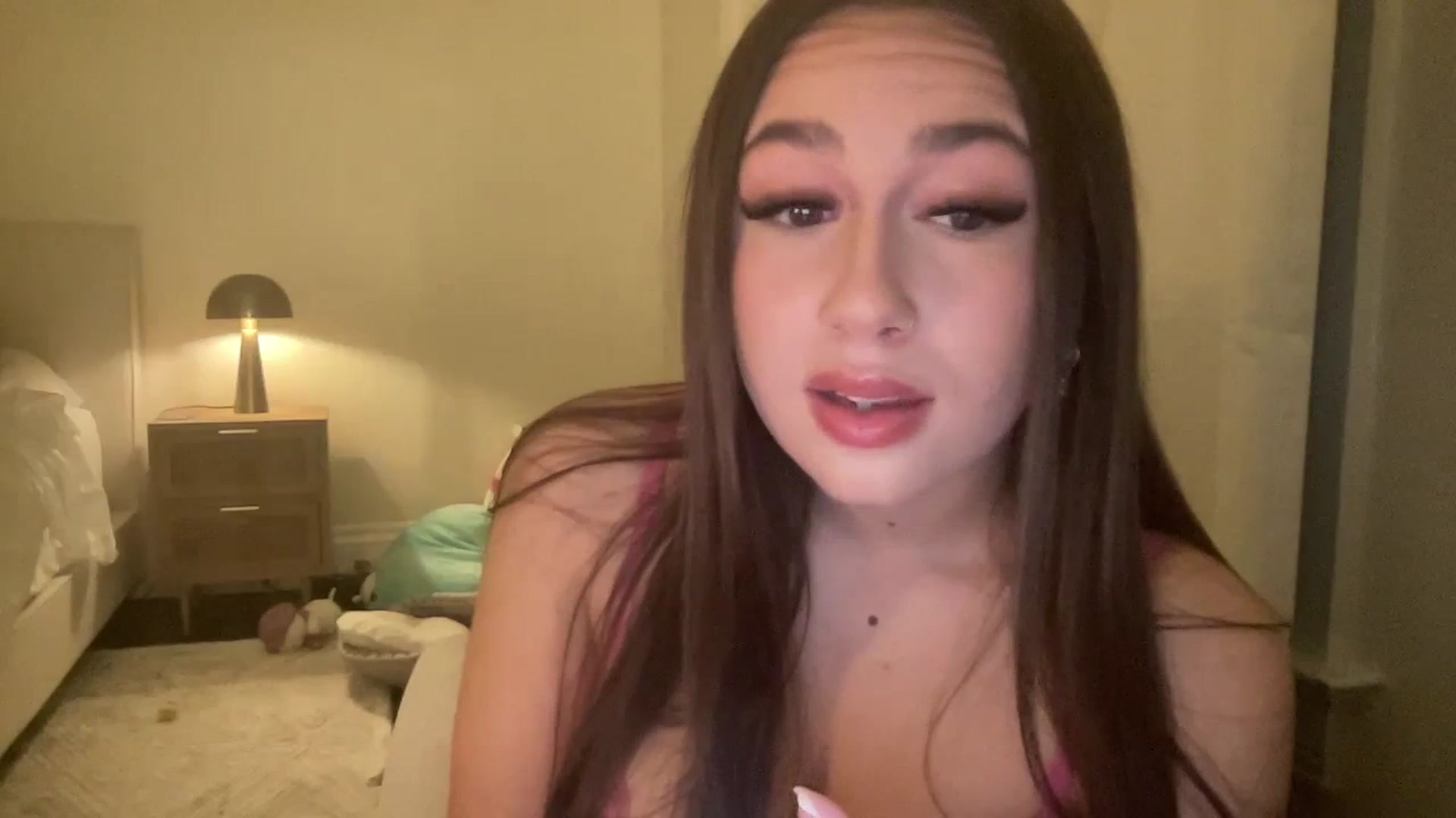 Gallery image thumbnail from Jasminared's myfreecams stream on, 11/15/2023, 01:07 image 7 of 20