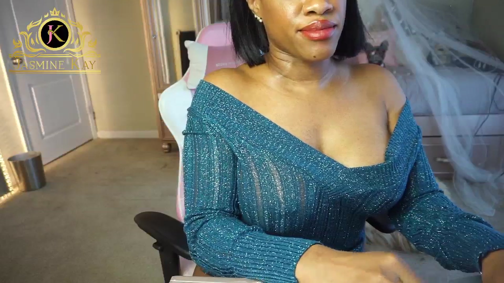 Gallery image thumbnail from JasmineKay's myfreecams stream on, 12/22/2025, 21:31 image 19 of 20