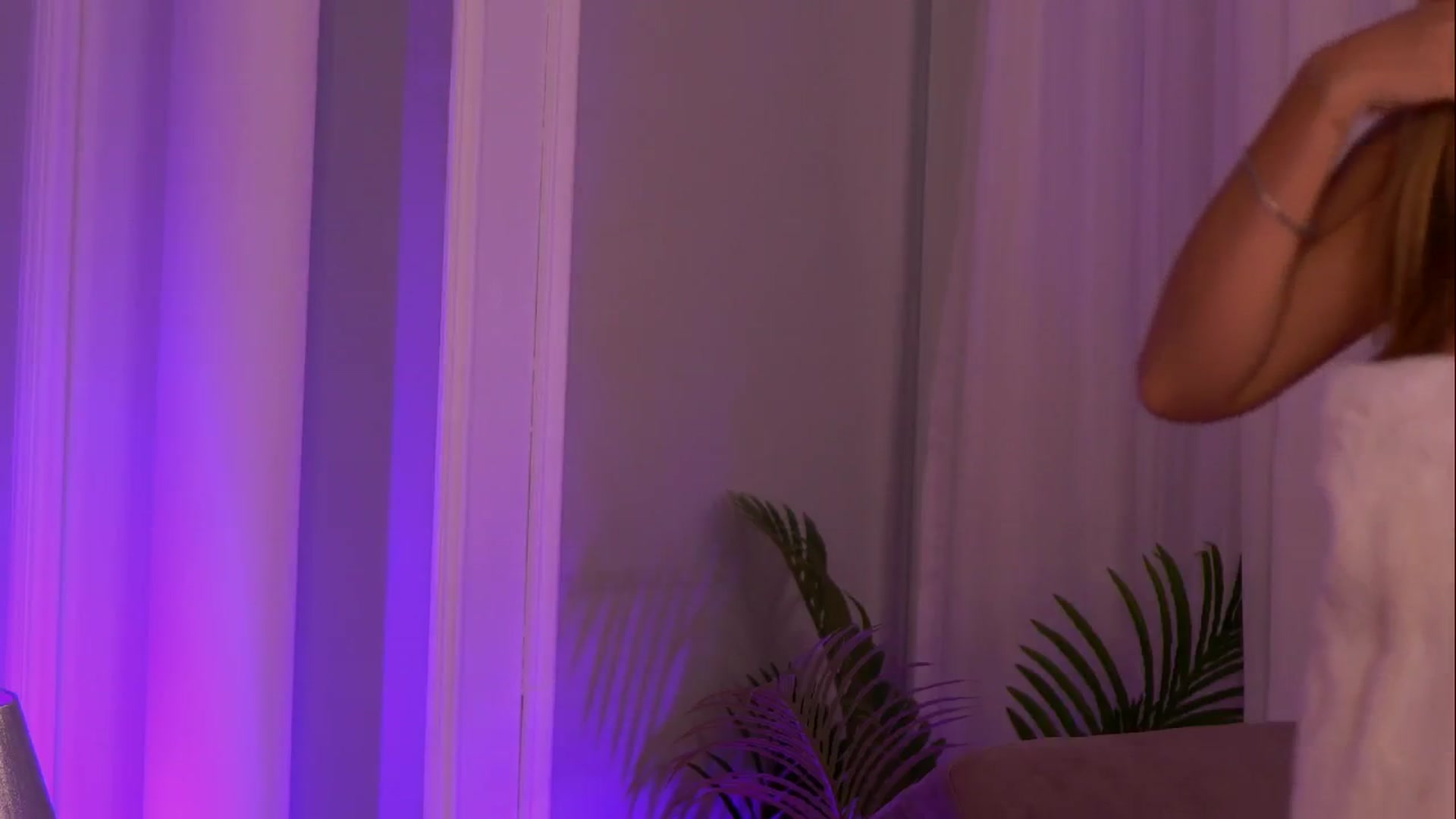 Gallery image thumbnail from JasmineShaw's myfreecams stream on, 10/31/2024, 06:35 image 7 of 20