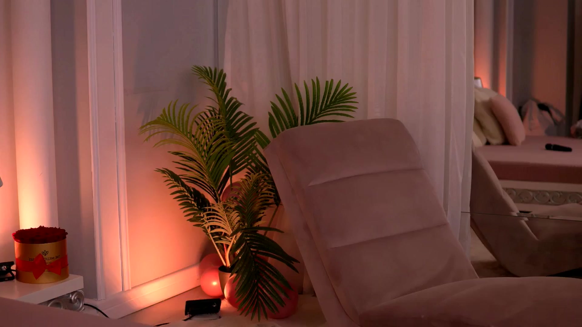 Gallery image thumbnail from JasmineShaw's myfreecams stream on, 12/10/2024, 23:23 image 18 of 20