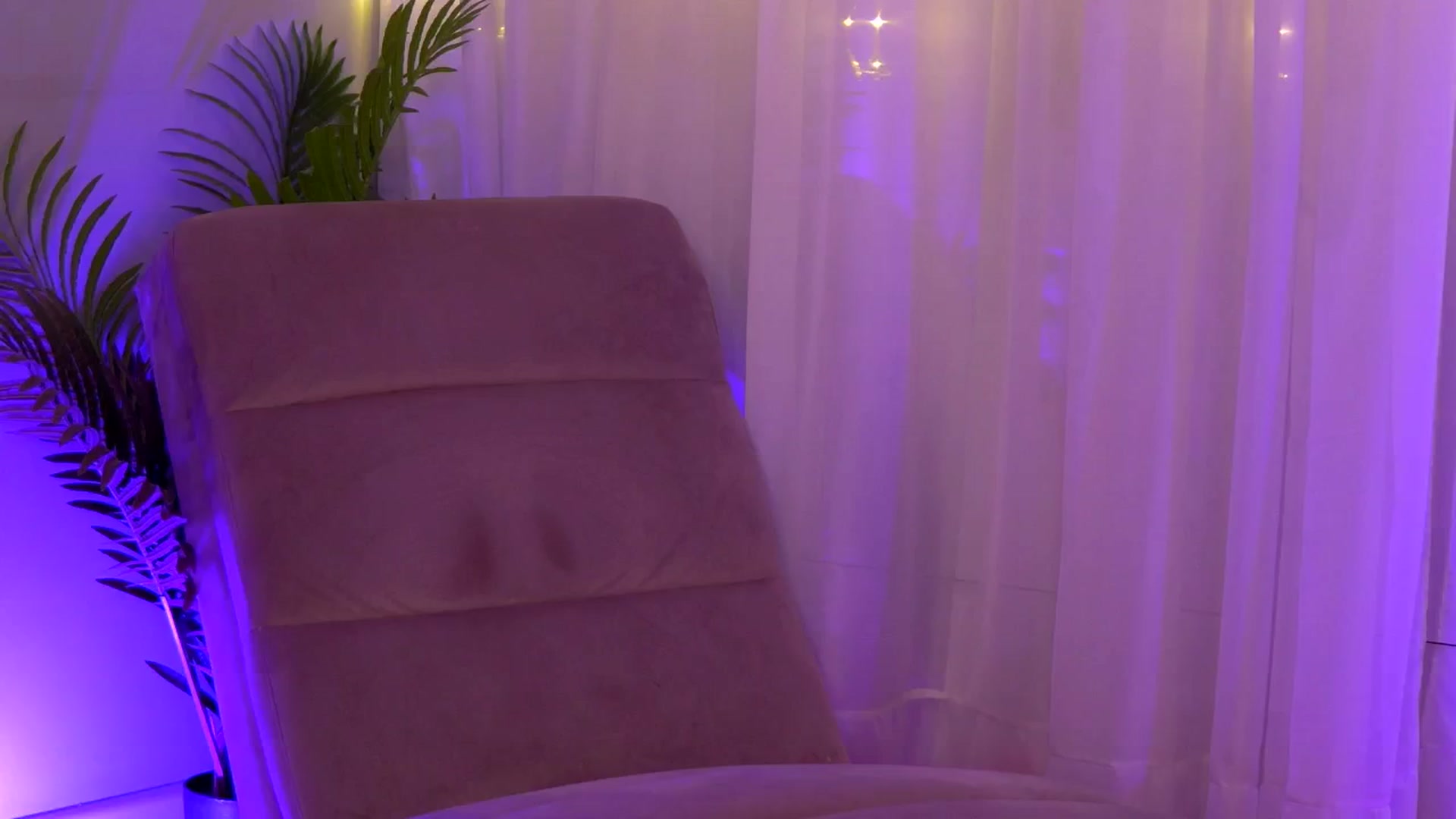 Gallery image thumbnail from JasmineShaw's myfreecams stream on, 02/18/2025, 03:50 image 12 of 20
