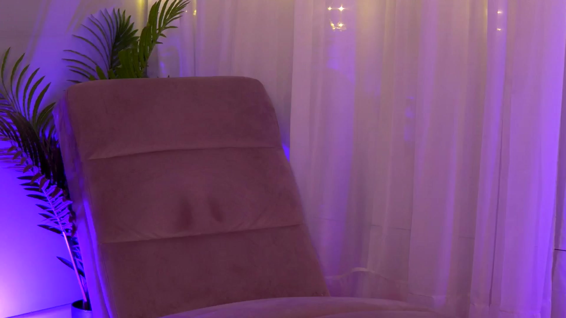 Gallery image thumbnail from JasmineShaw's myfreecams stream on, 02/18/2025, 03:50 image 11 of 20