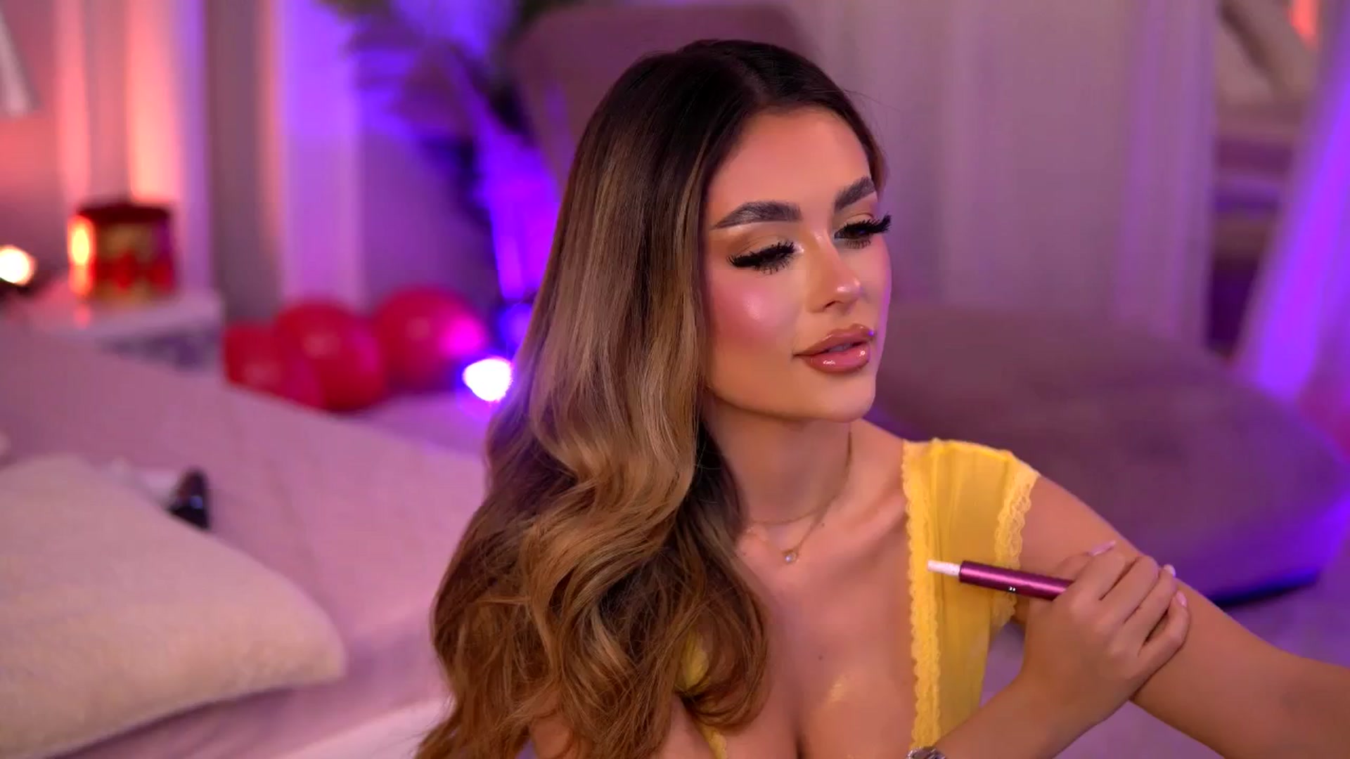 Gallery image thumbnail from JasmineShaw's myfreecams stream on, 02/21/2025, 05:41 image 10 of 20