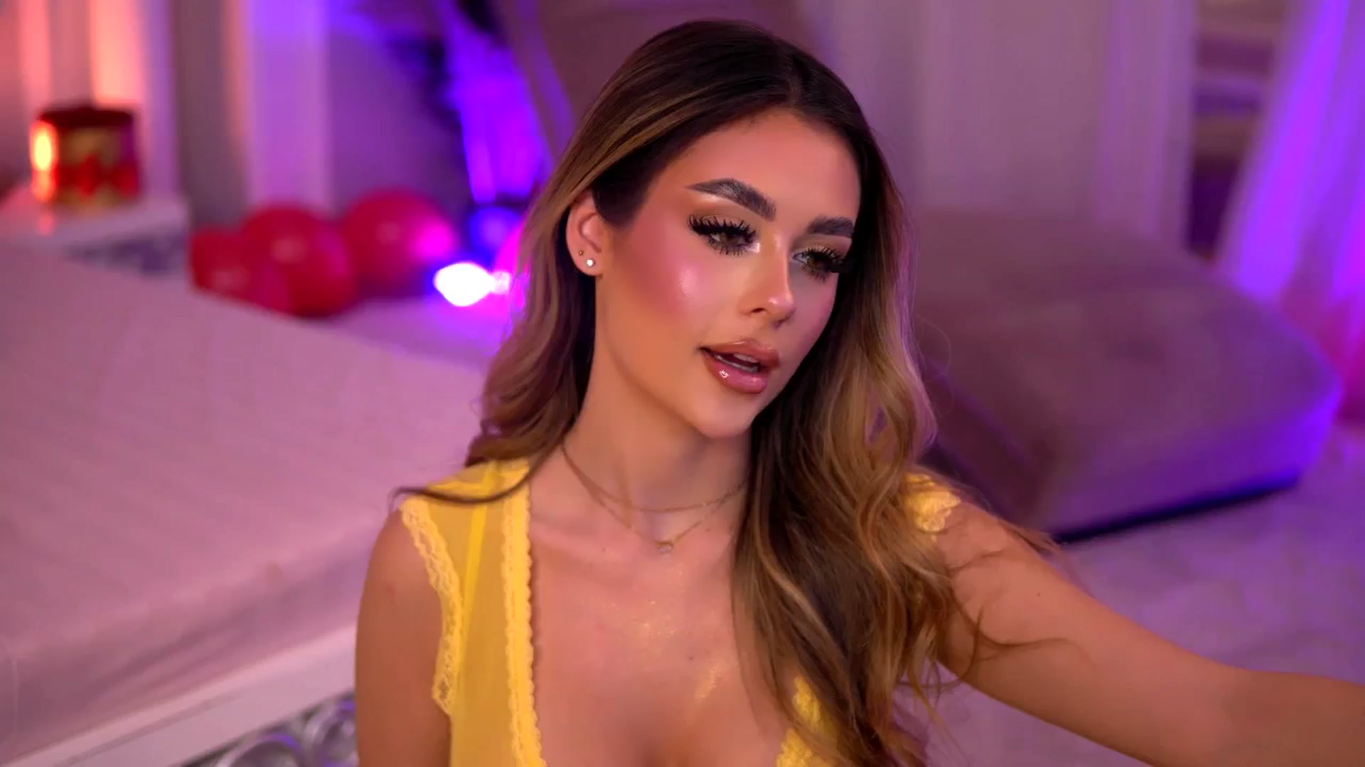 Gallery image thumbnail from JasmineShaw's myfreecams stream on, 02/21/2025, 05:41 image 12 of 20