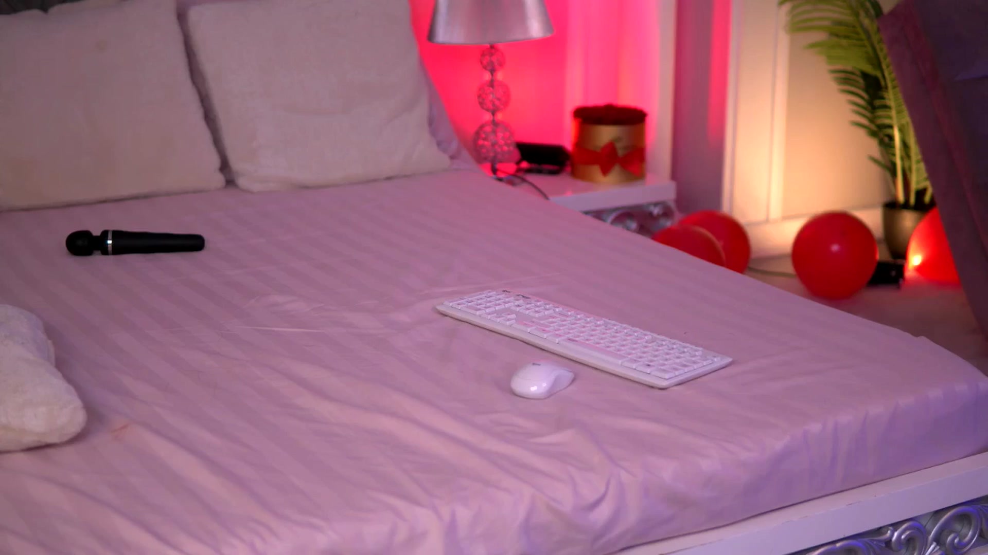 Gallery image thumbnail from JasmineShaw's myfreecams stream on, 02/27/2025, 05:32 image 17 of 20