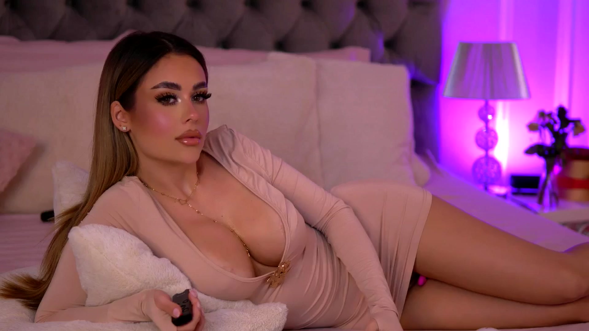 Gallery image thumbnail from JasmineShaw's myfreecams stream on, 03/05/2025, 05:19 image 16 of 20