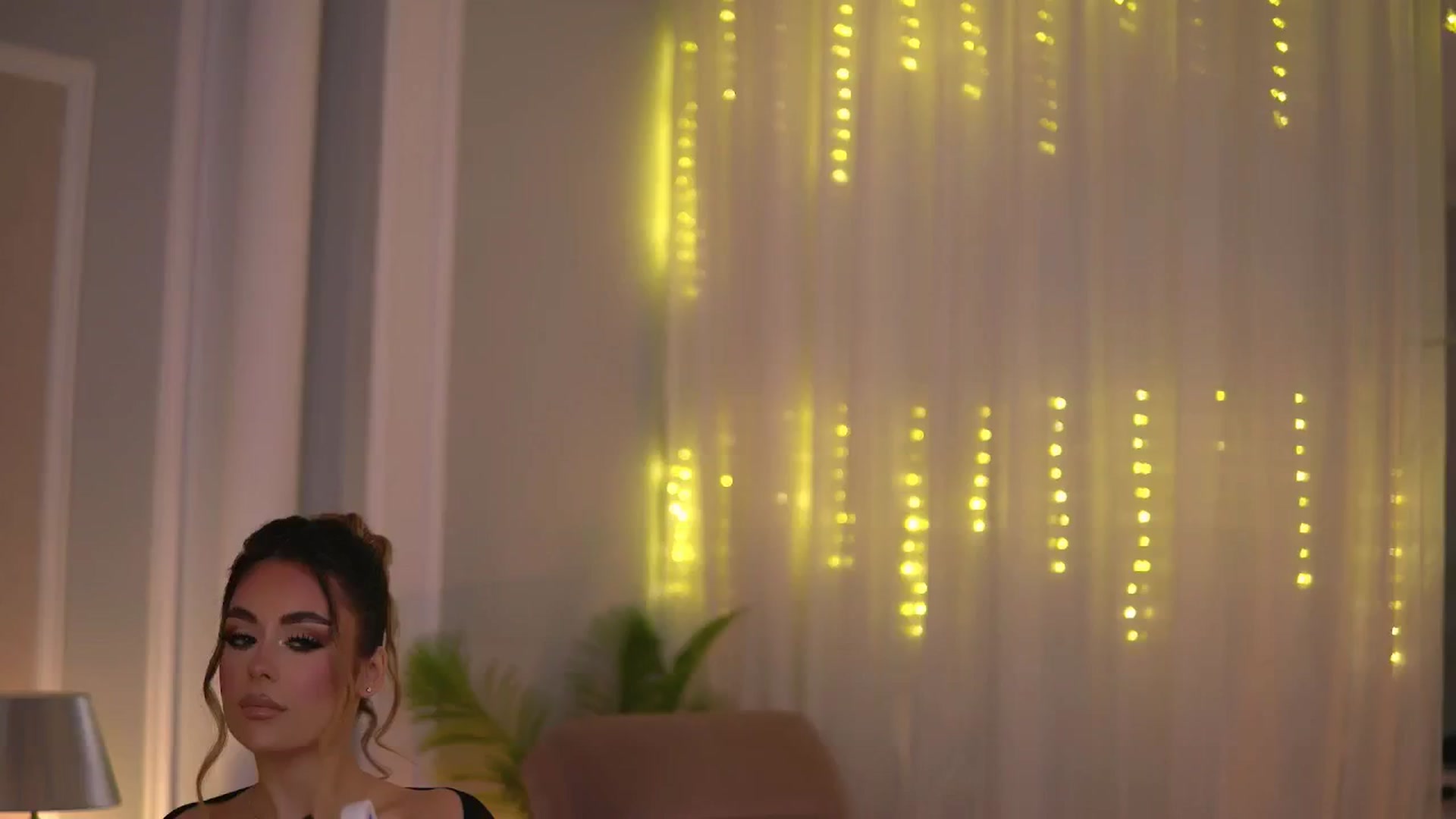 Gallery image thumbnail from JasmineShaw's myfreecams stream on, 03/25/2025, 24:47 image 15 of 20