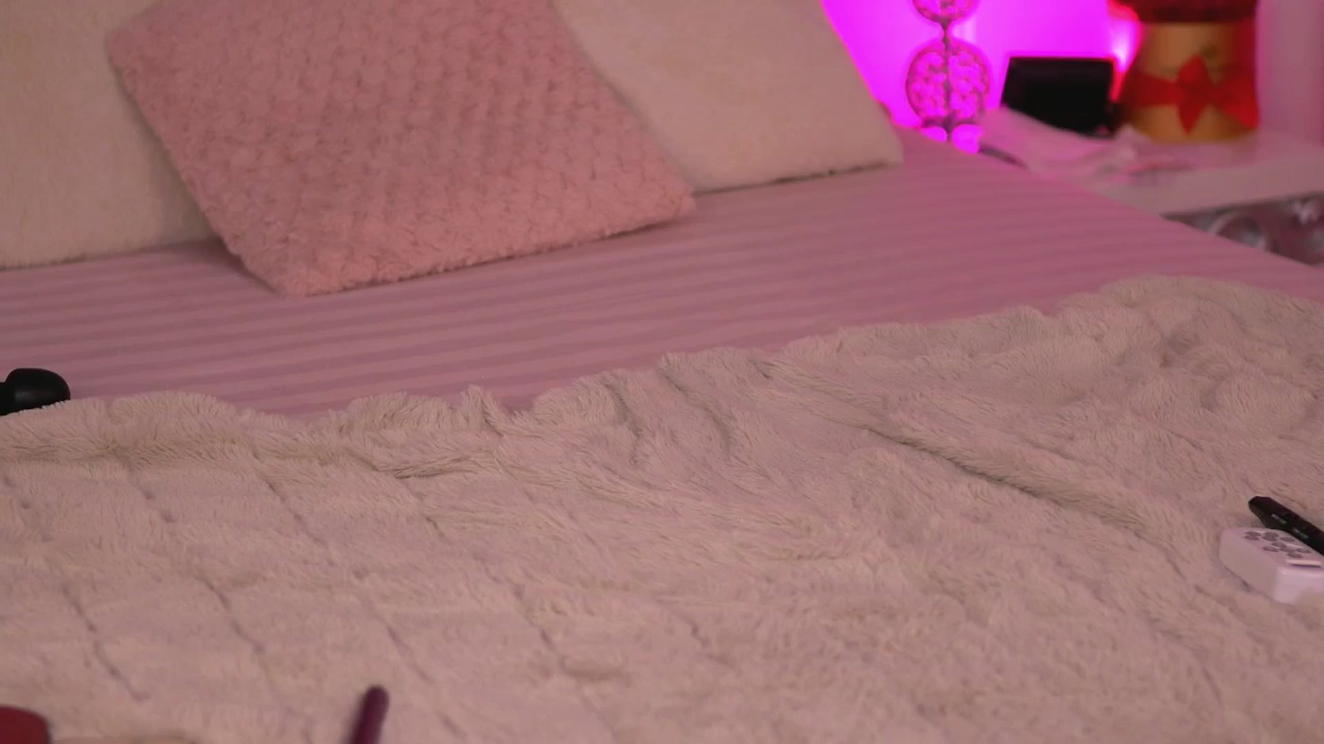 Gallery image thumbnail from JasmineShaw's myfreecams stream on, 04/15/2025, 01:11 image 1 of 20